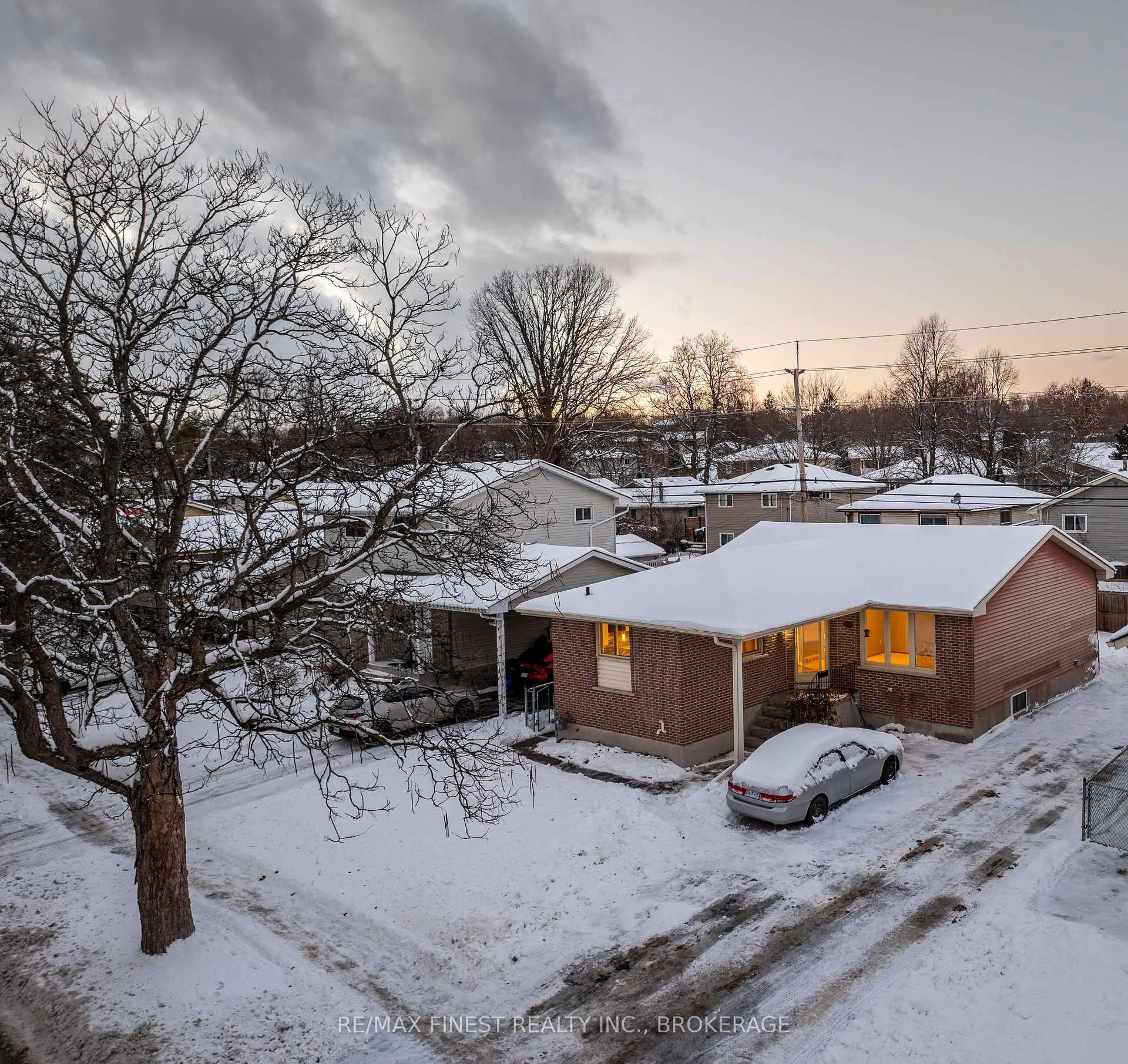 Photo 2 of 171 b Sutherland Drive, Kingston, Rideau — HOMEH