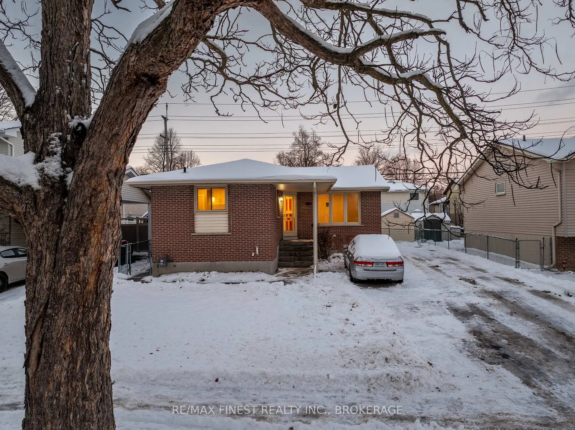 Photo 3 of 171 b Sutherland Drive, Kingston, Rideau — HOMEH
