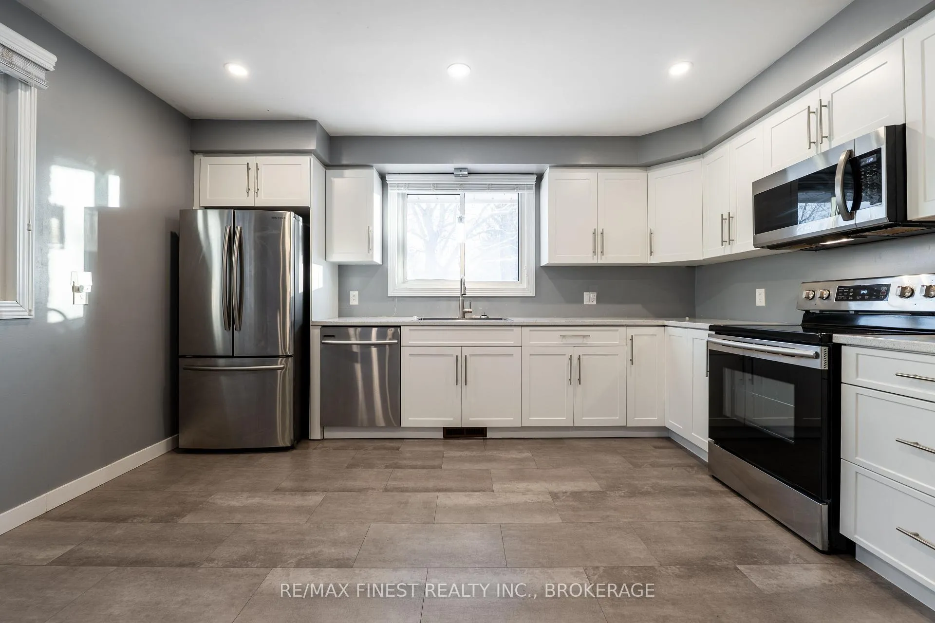 Photo 7 of 171 b Sutherland Drive, Kingston, Rideau — HOMEH