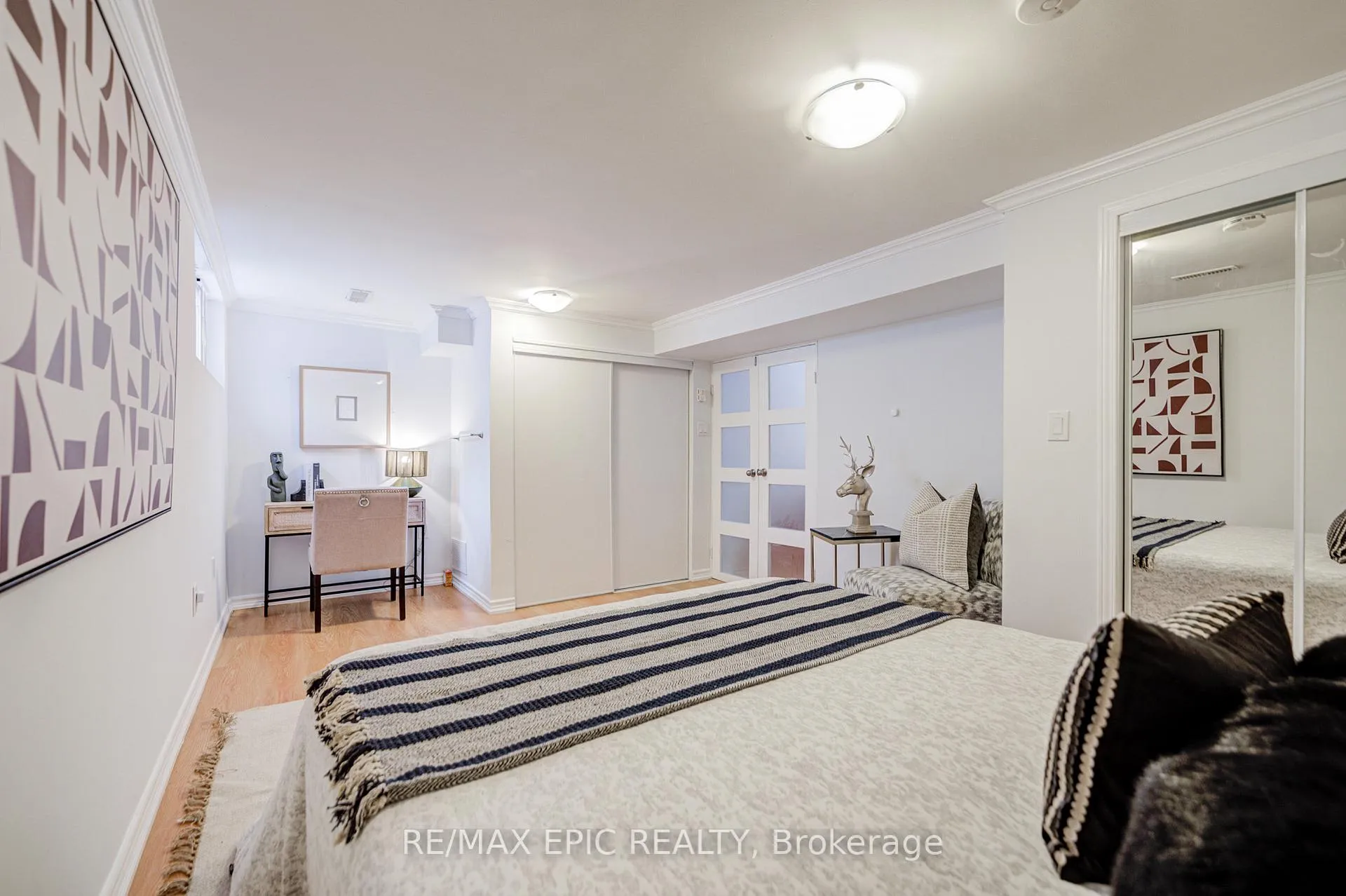 Photo 5 of Unit 6, 115 Henderson Avenue, Markham, Thornhill — HOMEH