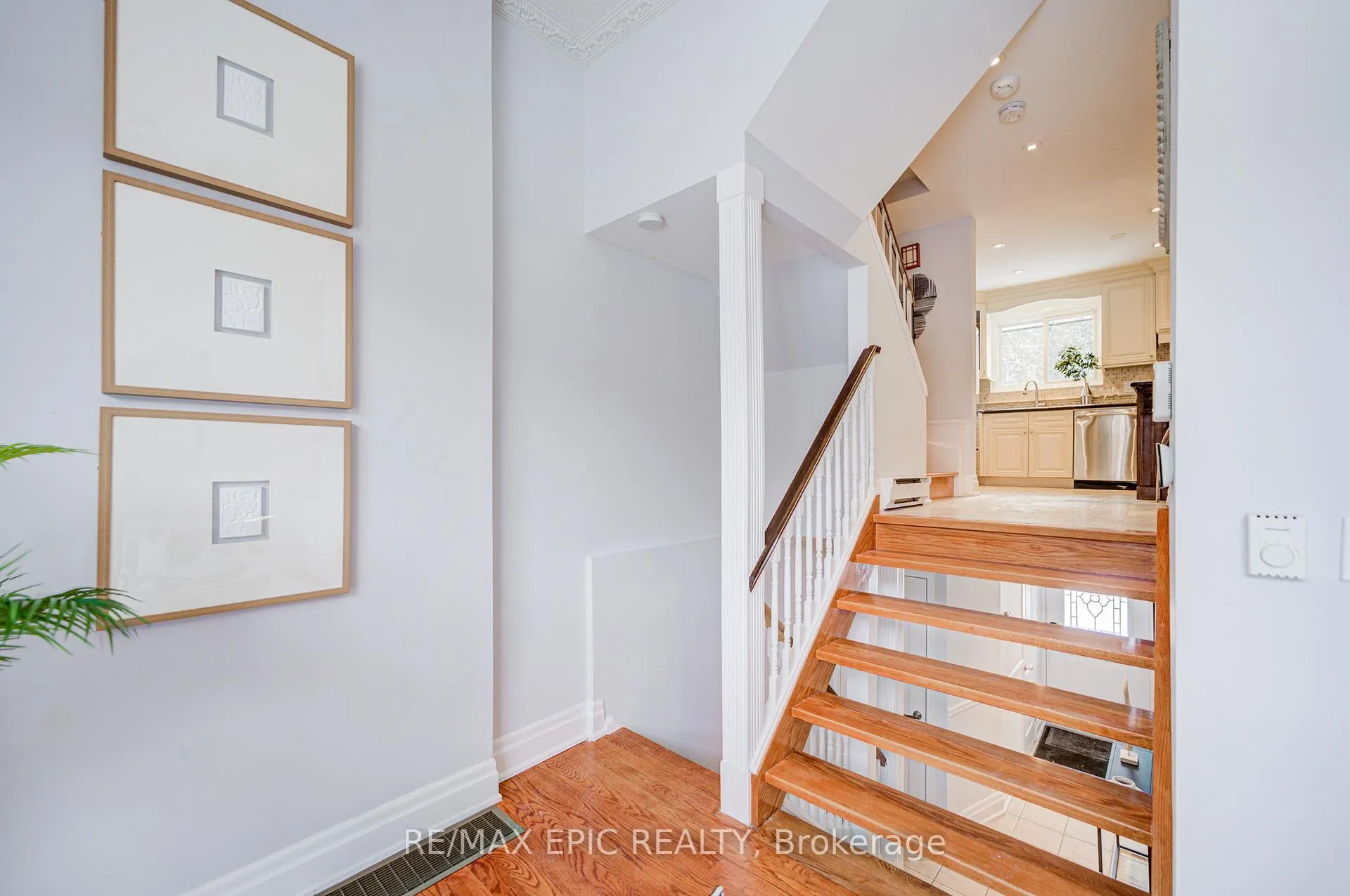 Photo 6 of Unit 6, 115 Henderson Avenue, Markham, Thornhill — HOMEH