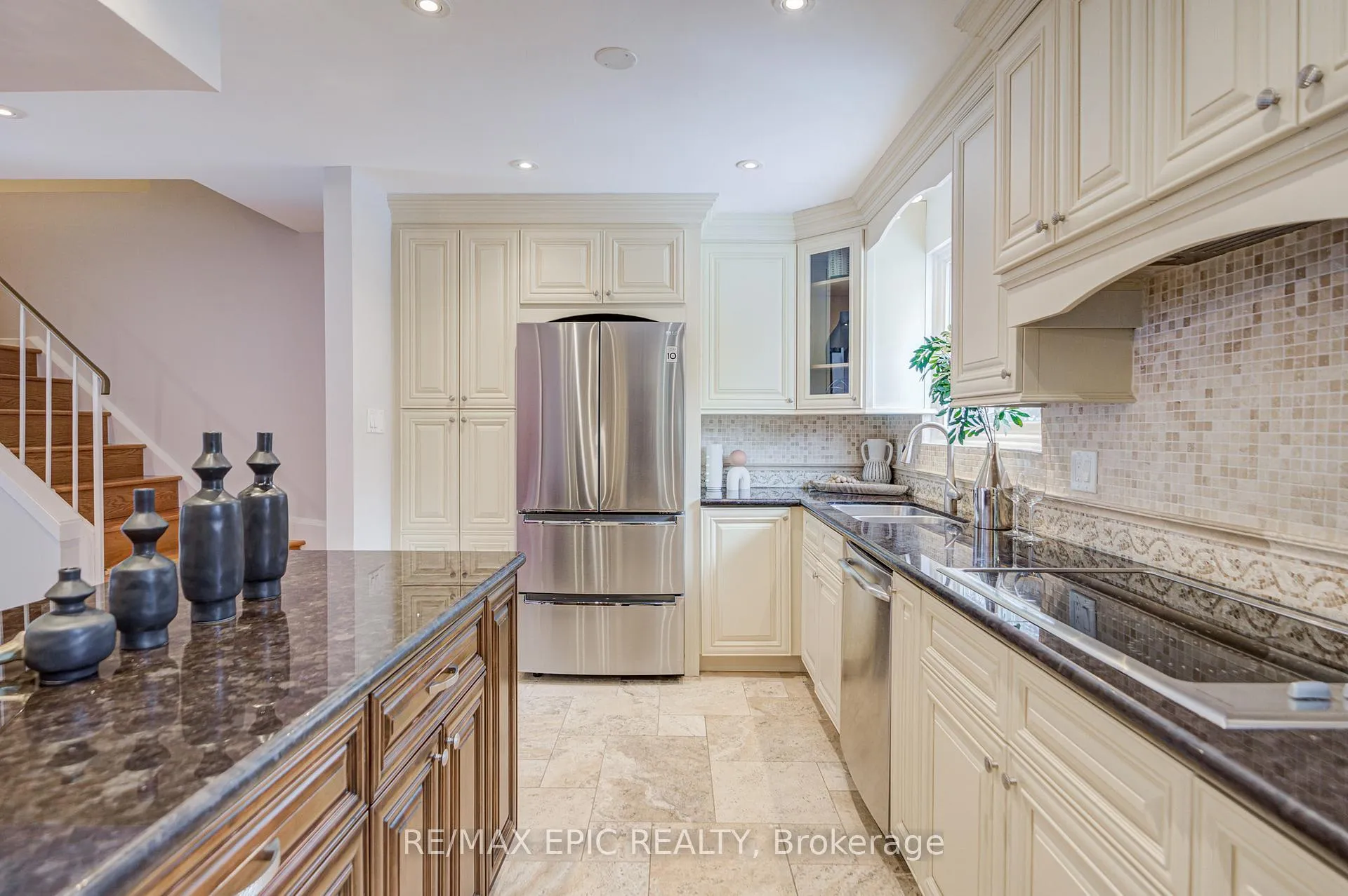 Photo 19 of Unit 6, 115 Henderson Avenue, Markham, Thornhill — HOMEH