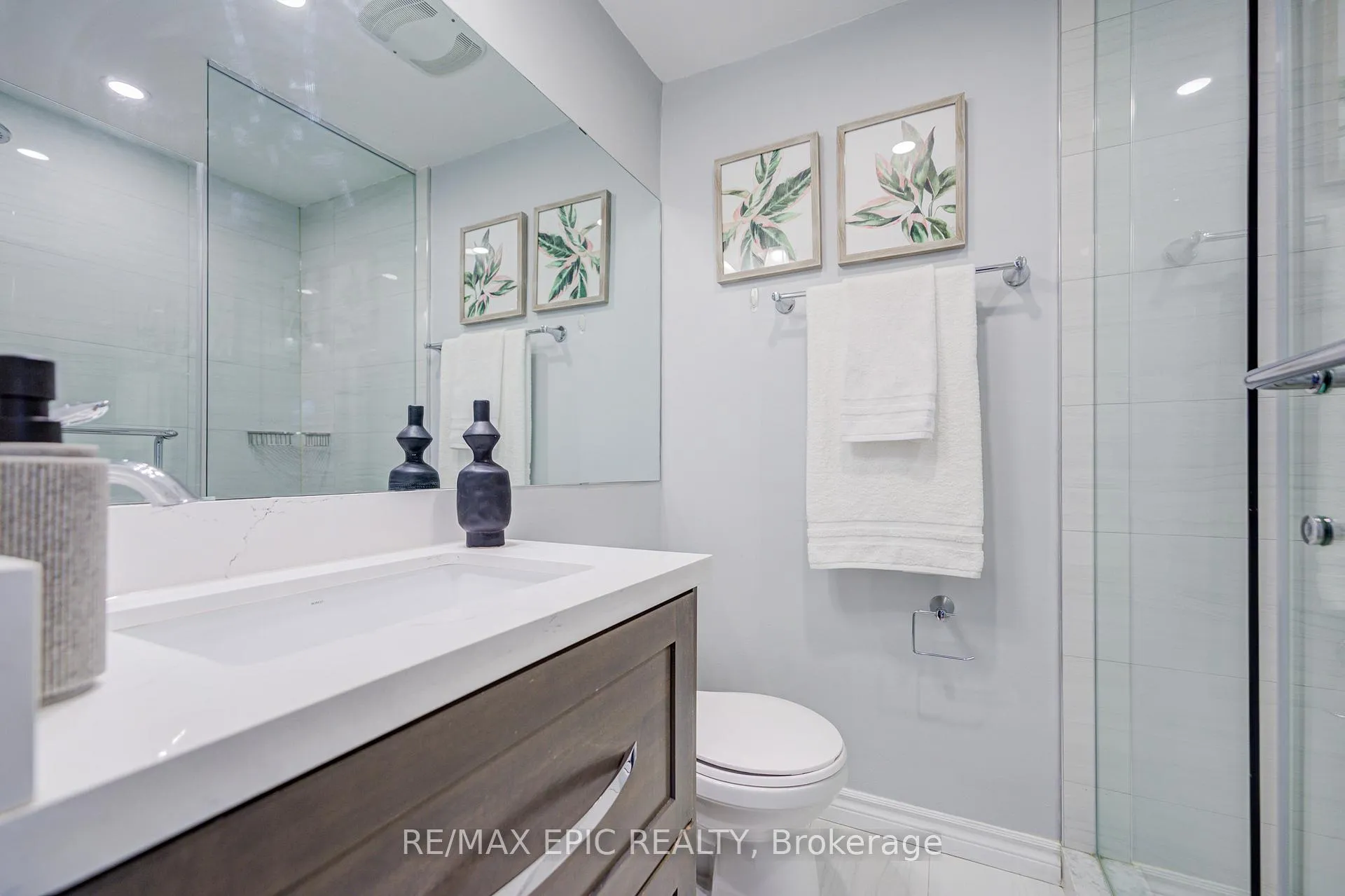 Photo 22 of Unit 6, 115 Henderson Avenue, Markham, Thornhill — HOMEH