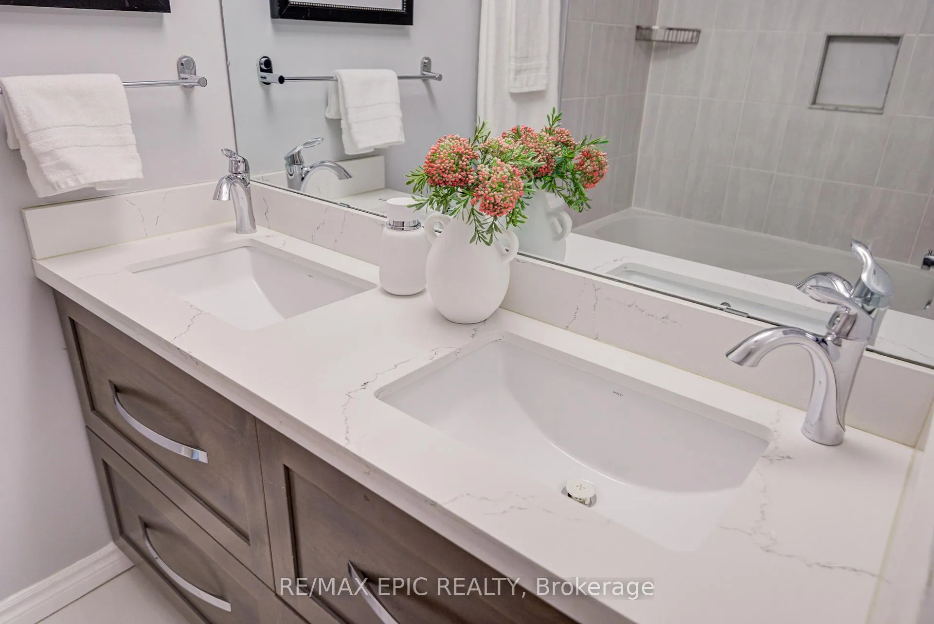 Photo 24 of Unit 6, 115 Henderson Avenue, Markham, Thornhill — HOMEH