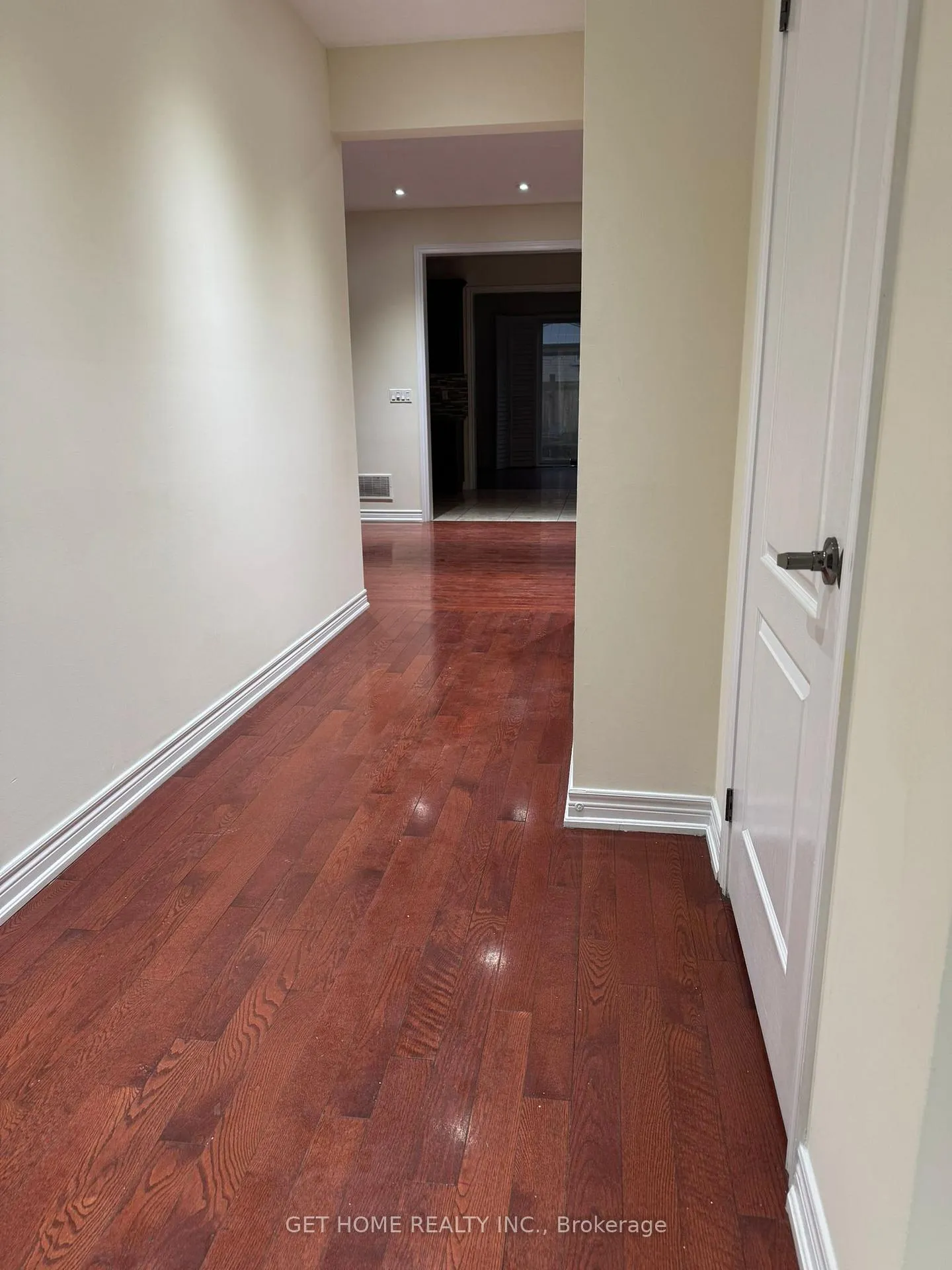 Photo 3 of Unit Upper, 60 Ebury Drive, Brampton, Credit Valley — HOMEH