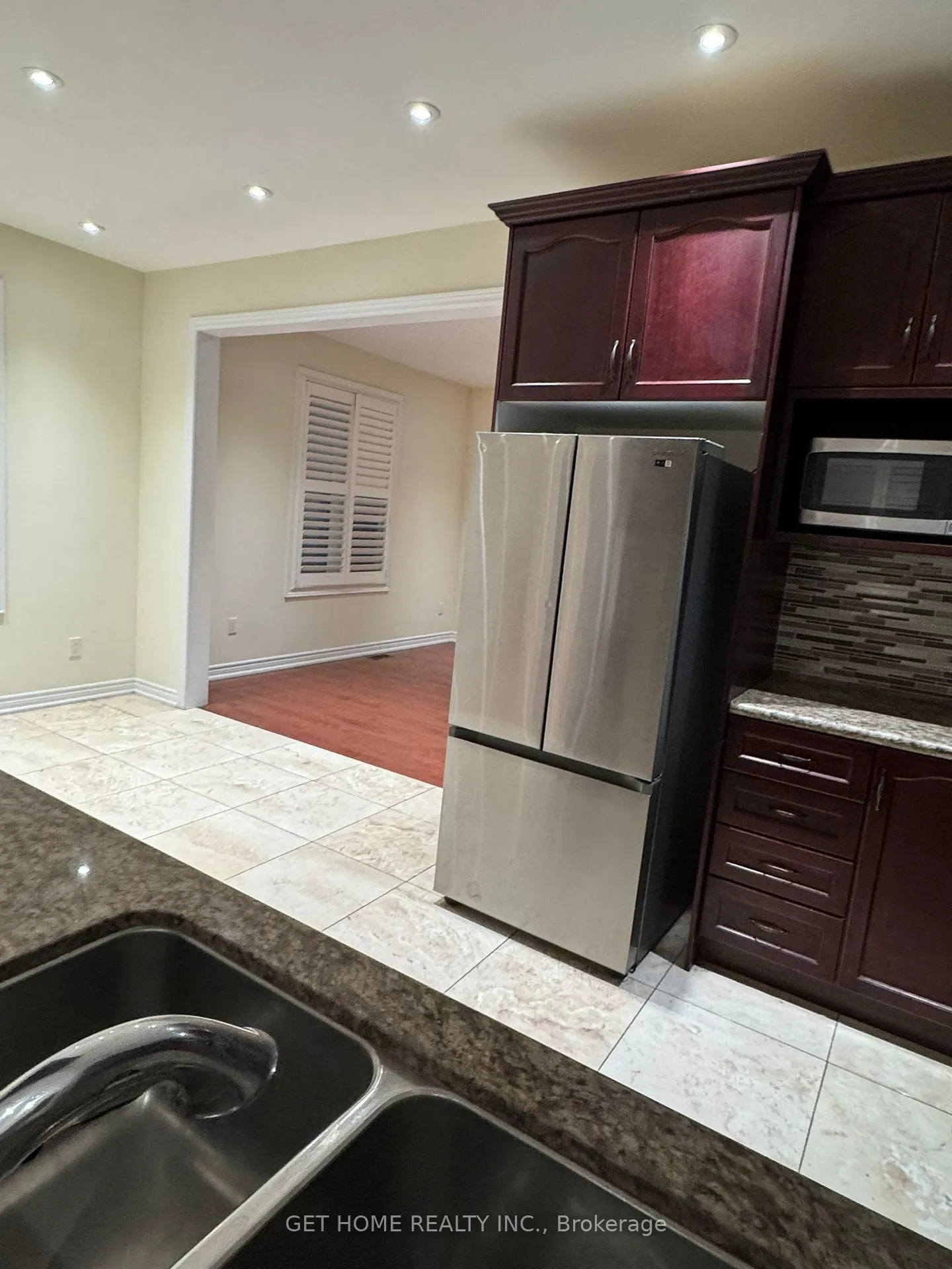 Photo 8 of Unit Upper, 60 Ebury Drive, Brampton, Credit Valley — HOMEH