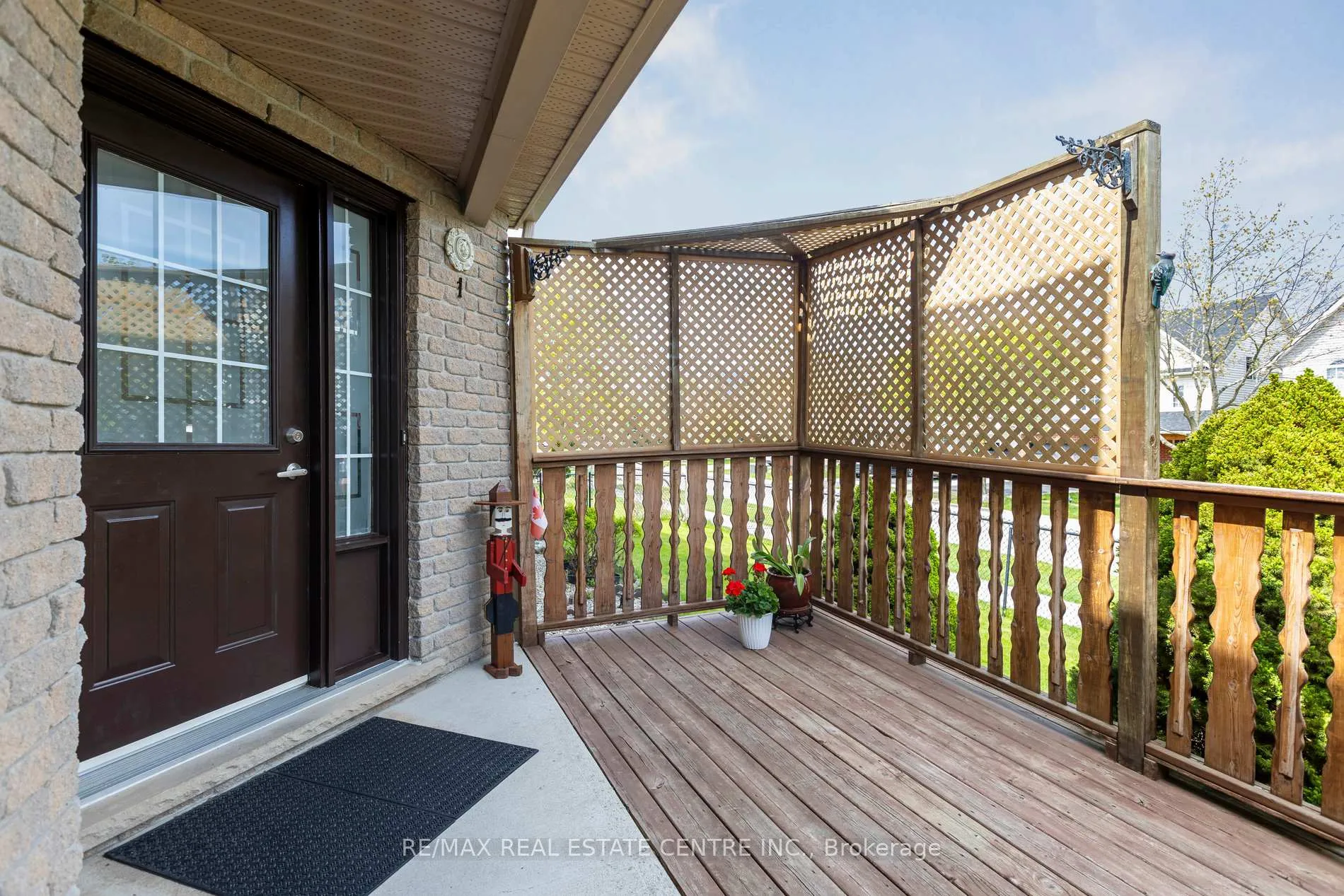 Photo 3 of 1 Silversmith Court, Guelph, Kortright West — HOMEH