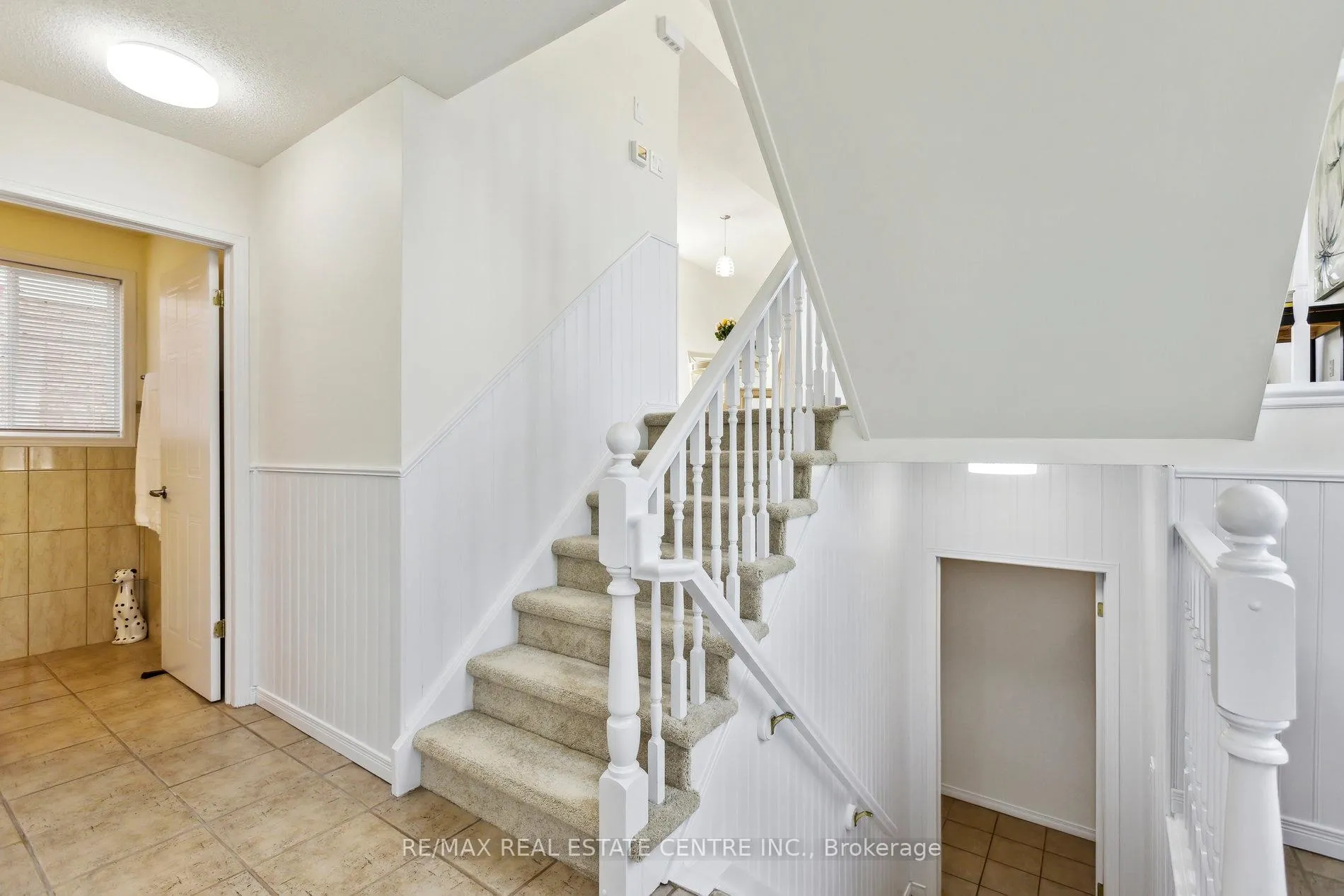 Photo 4 of 1 Silversmith Court, Guelph, Kortright West — HOMEH