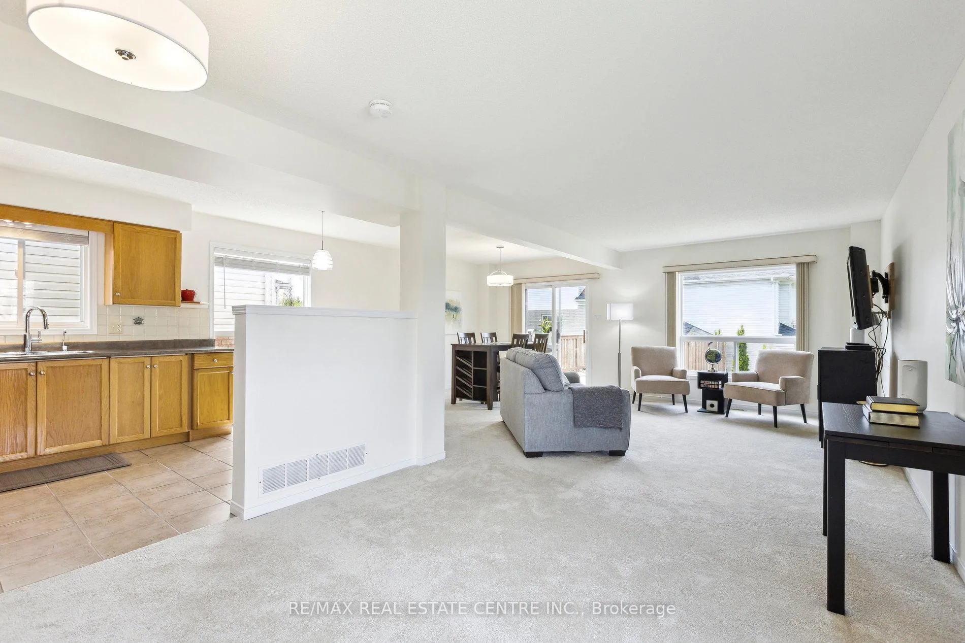 Photo 5 of 1 Silversmith Court, Guelph, Kortright West — HOMEH