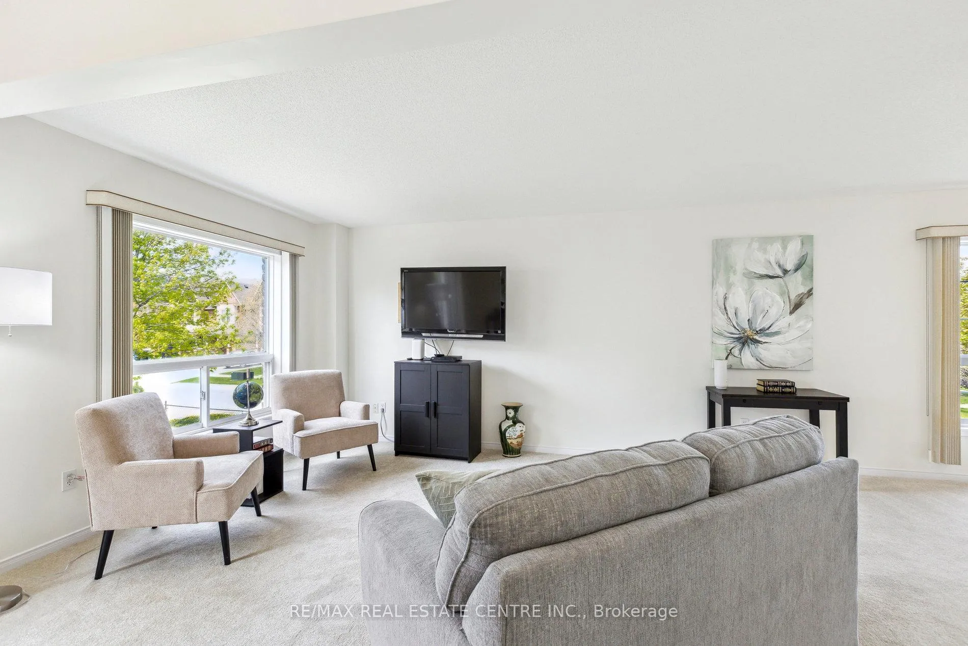 Photo 7 of 1 Silversmith Court, Guelph, Kortright West — HOMEH