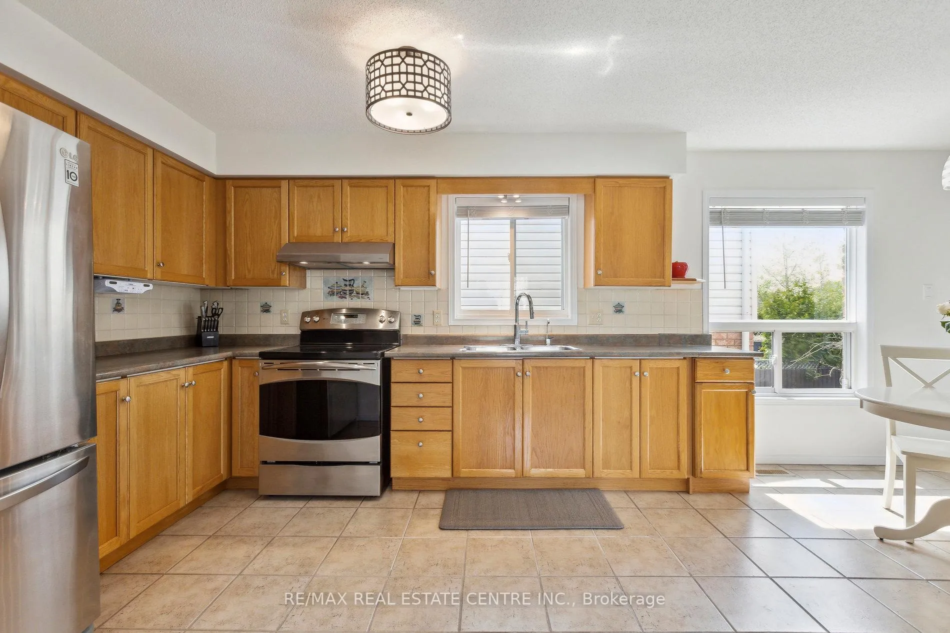 Photo 11 of 1 Silversmith Court, Guelph, Kortright West — HOMEH