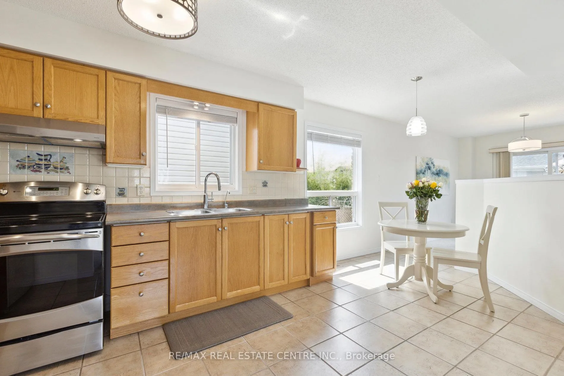 Photo 12 of 1 Silversmith Court, Guelph, Kortright West — HOMEH