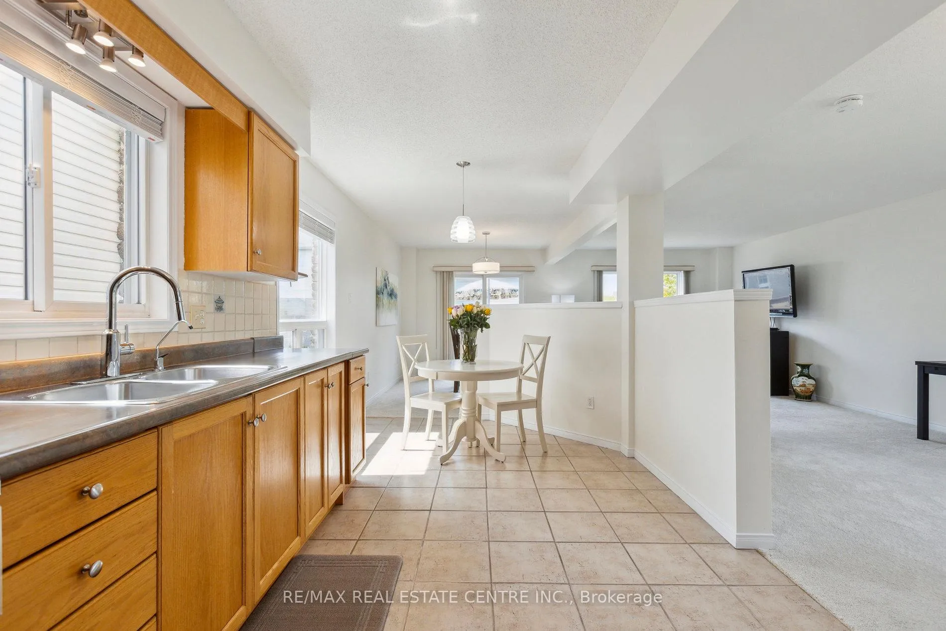 Photo 13 of 1 Silversmith Court, Guelph, Kortright West — HOMEH