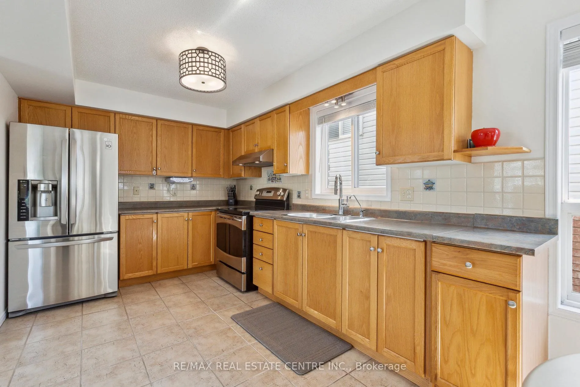 Photo 14 of 1 Silversmith Court, Guelph, Kortright West — HOMEH