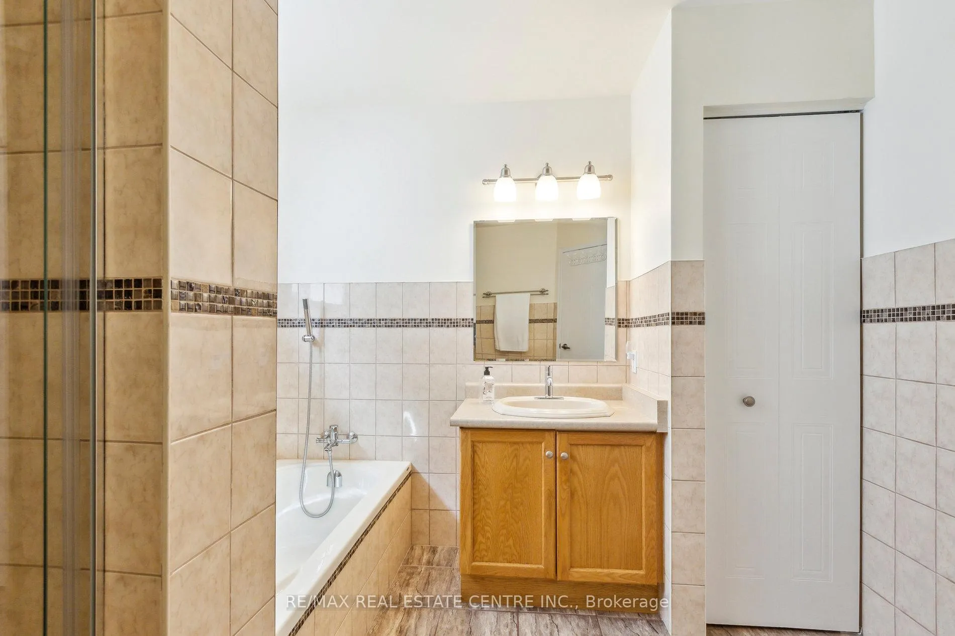 Photo 18 of 1 Silversmith Court, Guelph, Kortright West — HOMEH