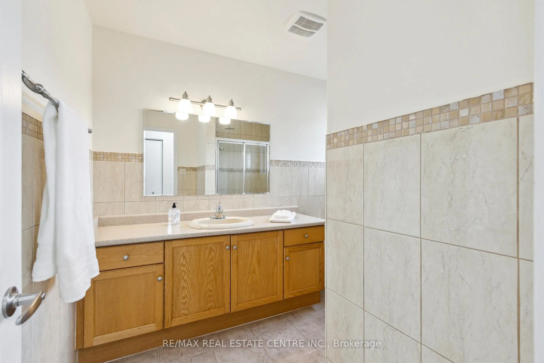 Photo 22 of 1 Silversmith Court, Guelph, Kortright West — HOMEH