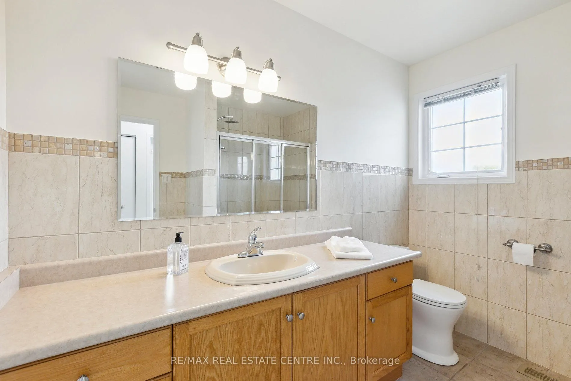 Photo 23 of 1 Silversmith Court, Guelph, Kortright West — HOMEH