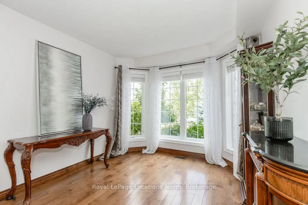 Photo 7 of 10 Barwick Drive, Barrie, West Bayfield — HOMEH