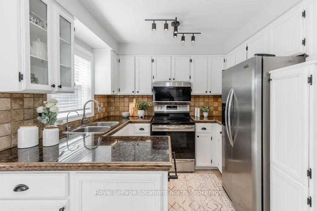 Photo 11 of 10 Barwick Drive, Barrie, West Bayfield — HOMEH