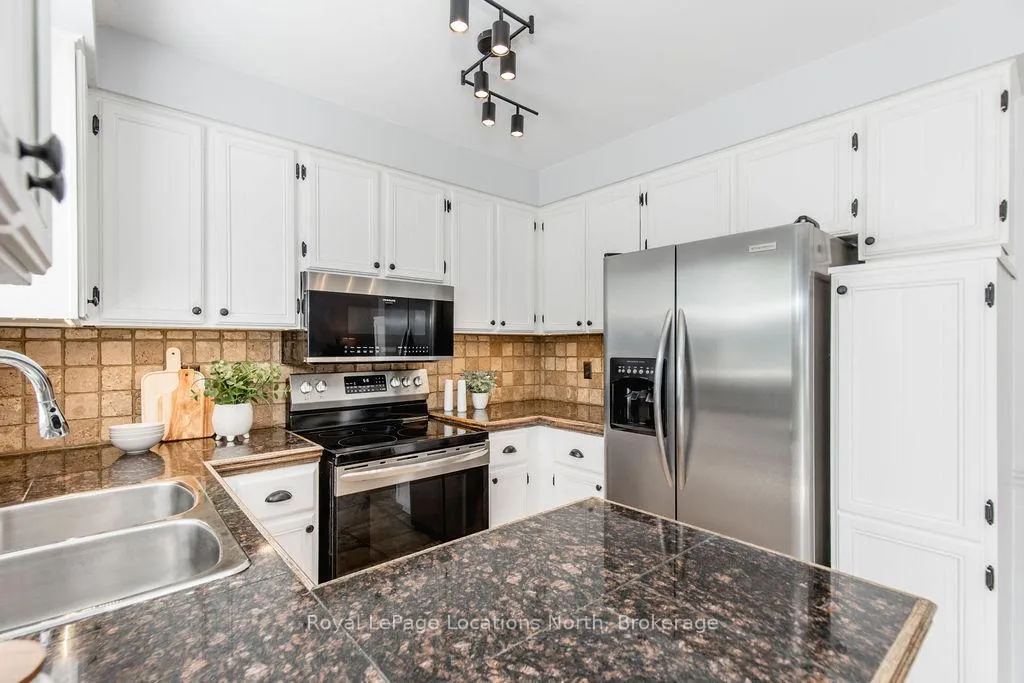 Photo 12 of 10 Barwick Drive, Barrie, West Bayfield — HOMEH