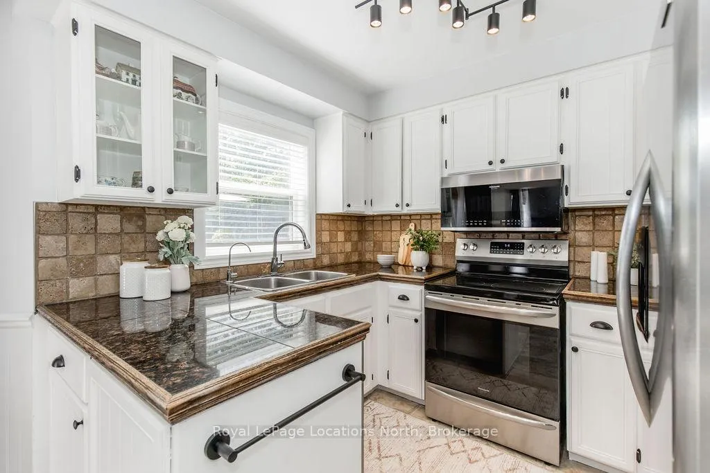 Photo 13 of 10 Barwick Drive, Barrie, West Bayfield — HOMEH