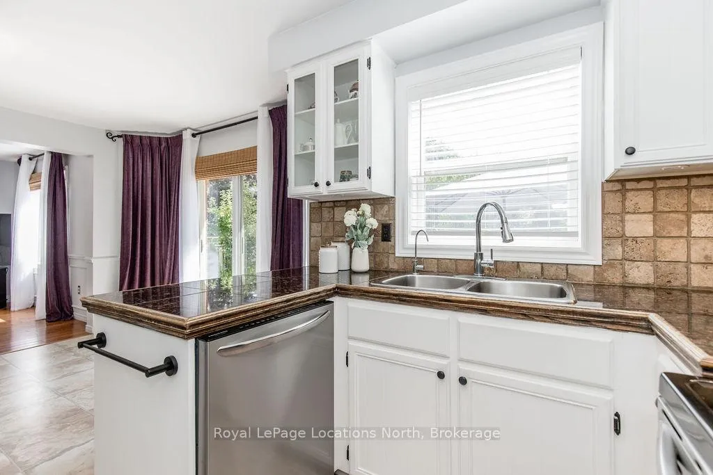Photo 14 of 10 Barwick Drive, Barrie, West Bayfield — HOMEH