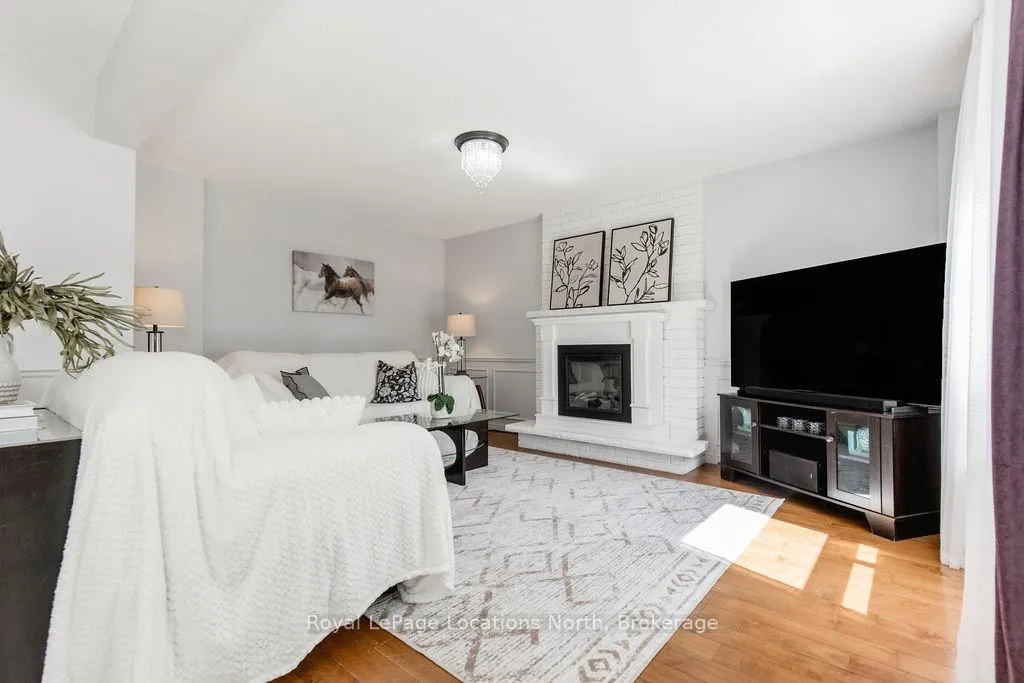 Photo 16 of 10 Barwick Drive, Barrie, West Bayfield — HOMEH