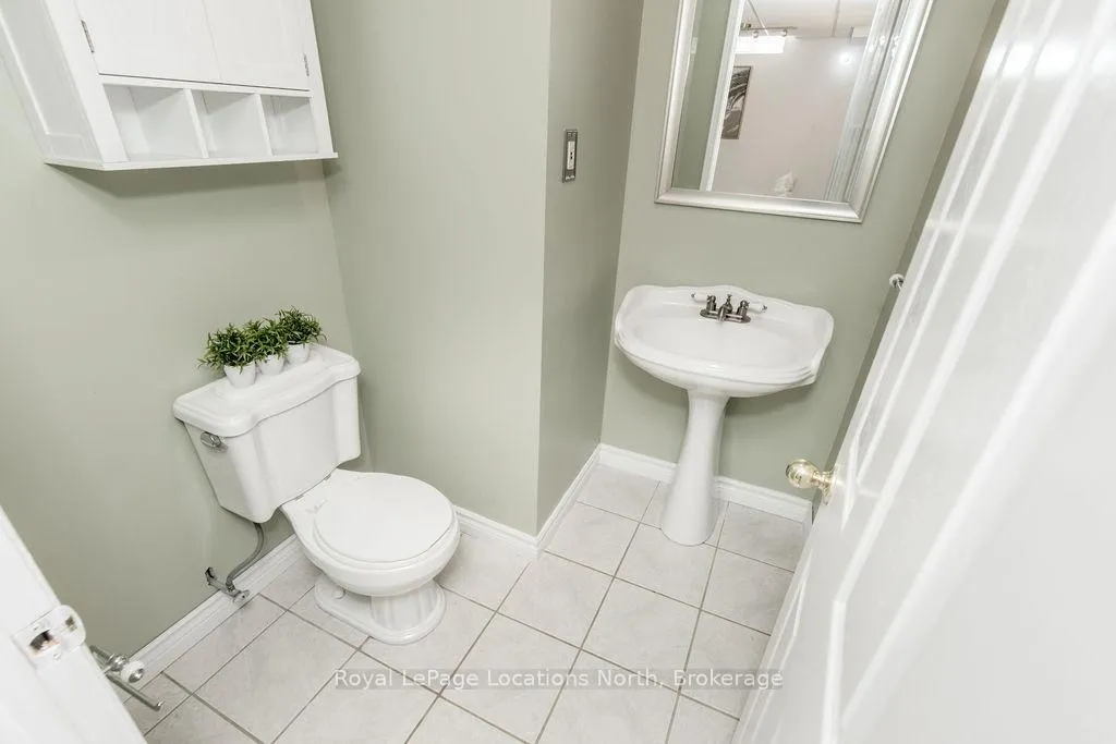 Photo 32 of 10 Barwick Drive, Barrie, West Bayfield — HOMEH