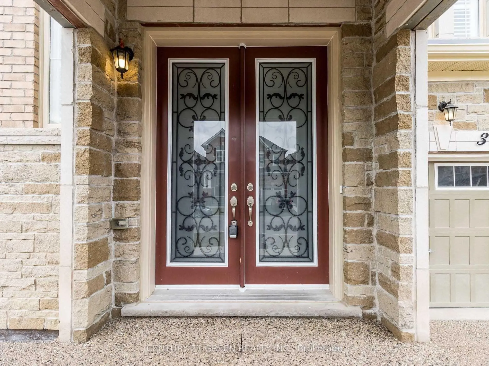 Photo 2 of 39 Argelia Crescent, Brampton, Credit Valley — HOMEH