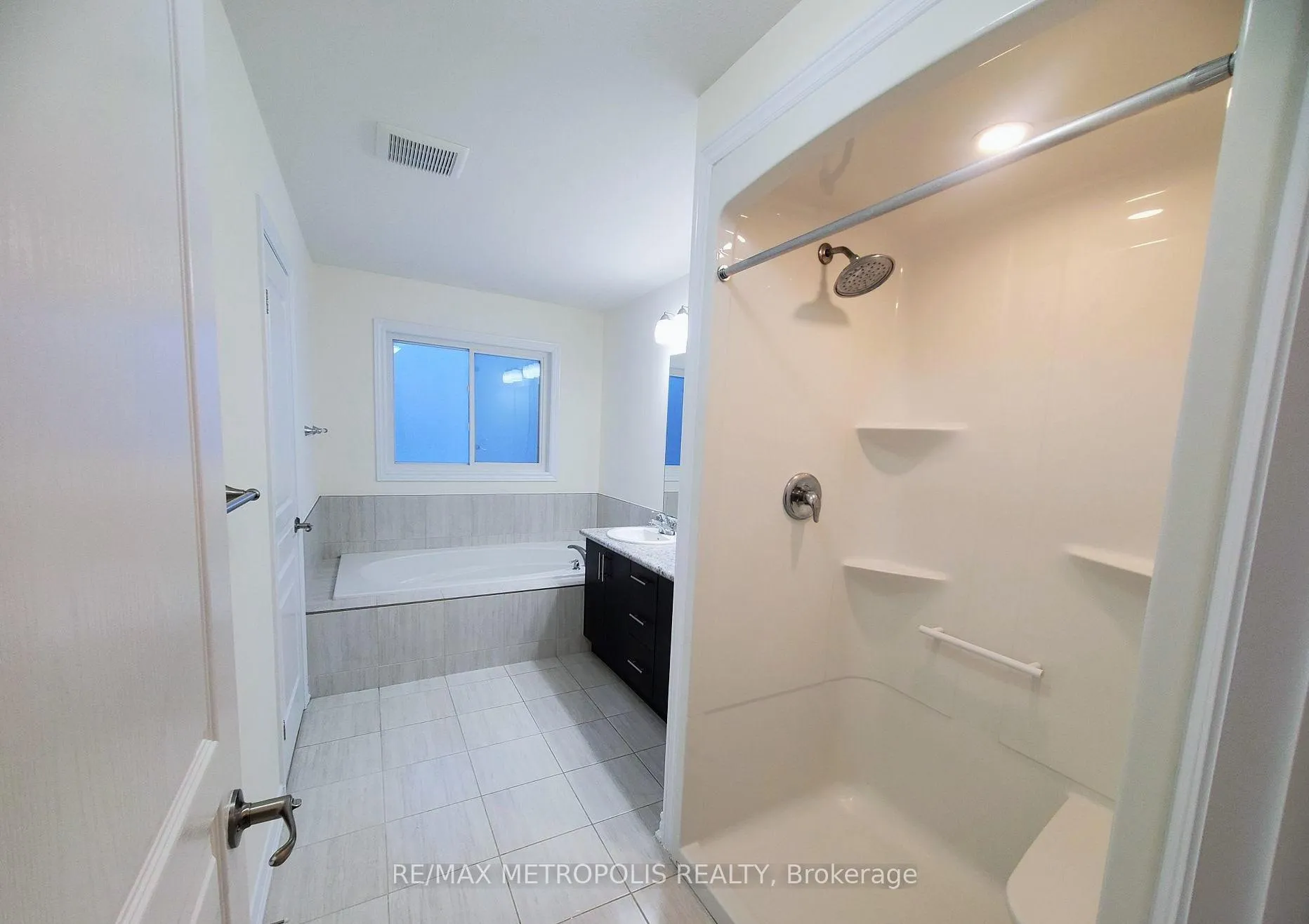 Photo 10 of 6361 Sam Iorfida Drive, Niagara Falls, Oldfield — HOMEH