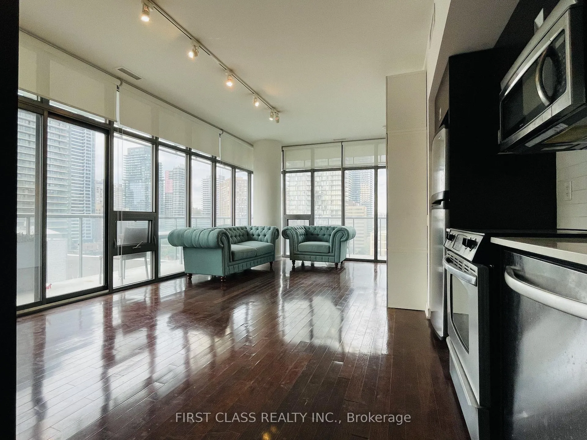Photo 4 of Unit 1105, 33 Charles Street E, Toronto, Church-Yonge Corridor — HOMEH