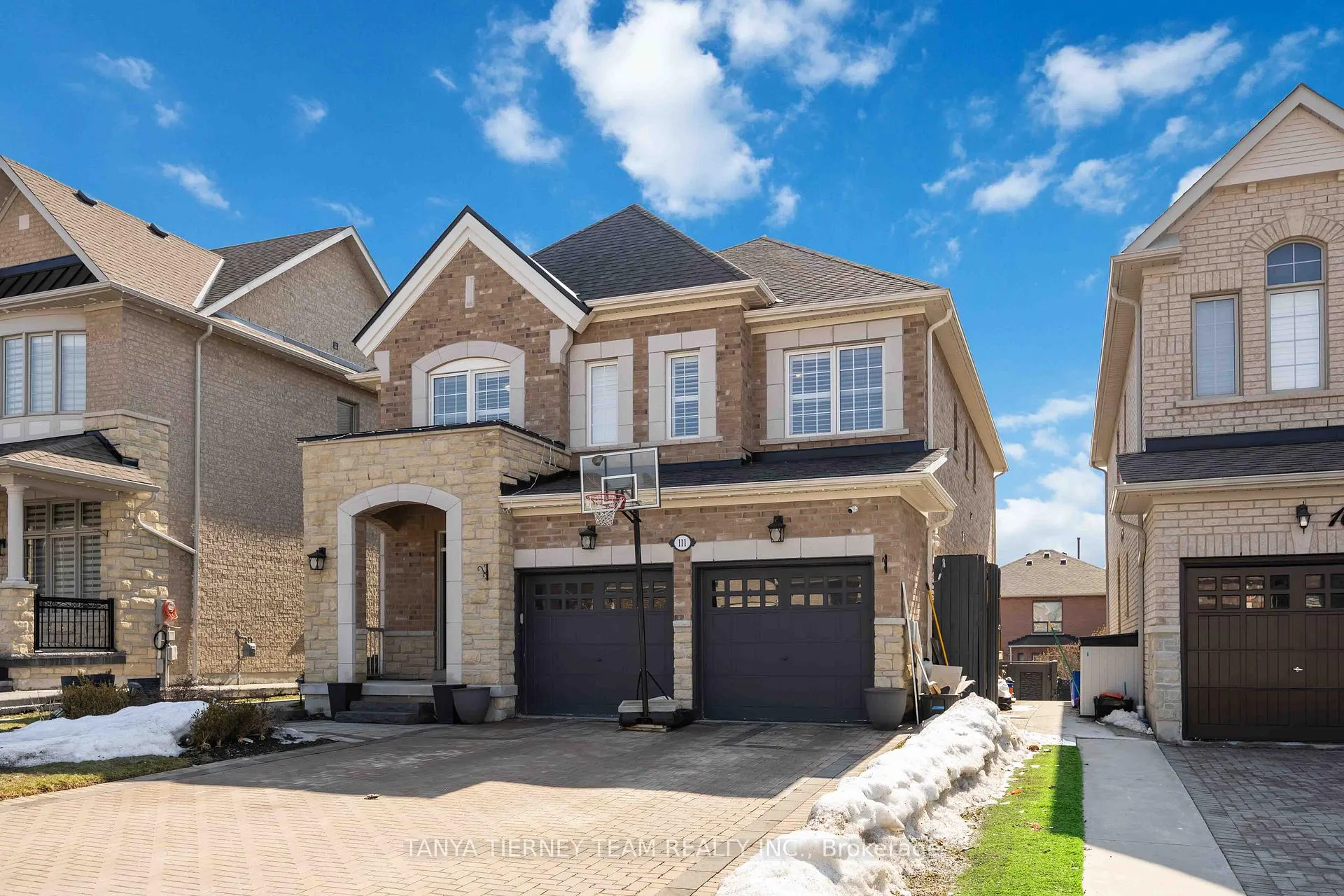 Photo 2 of 111 Braebrook Drive, Whitby, Rolling Acres — HOMEH