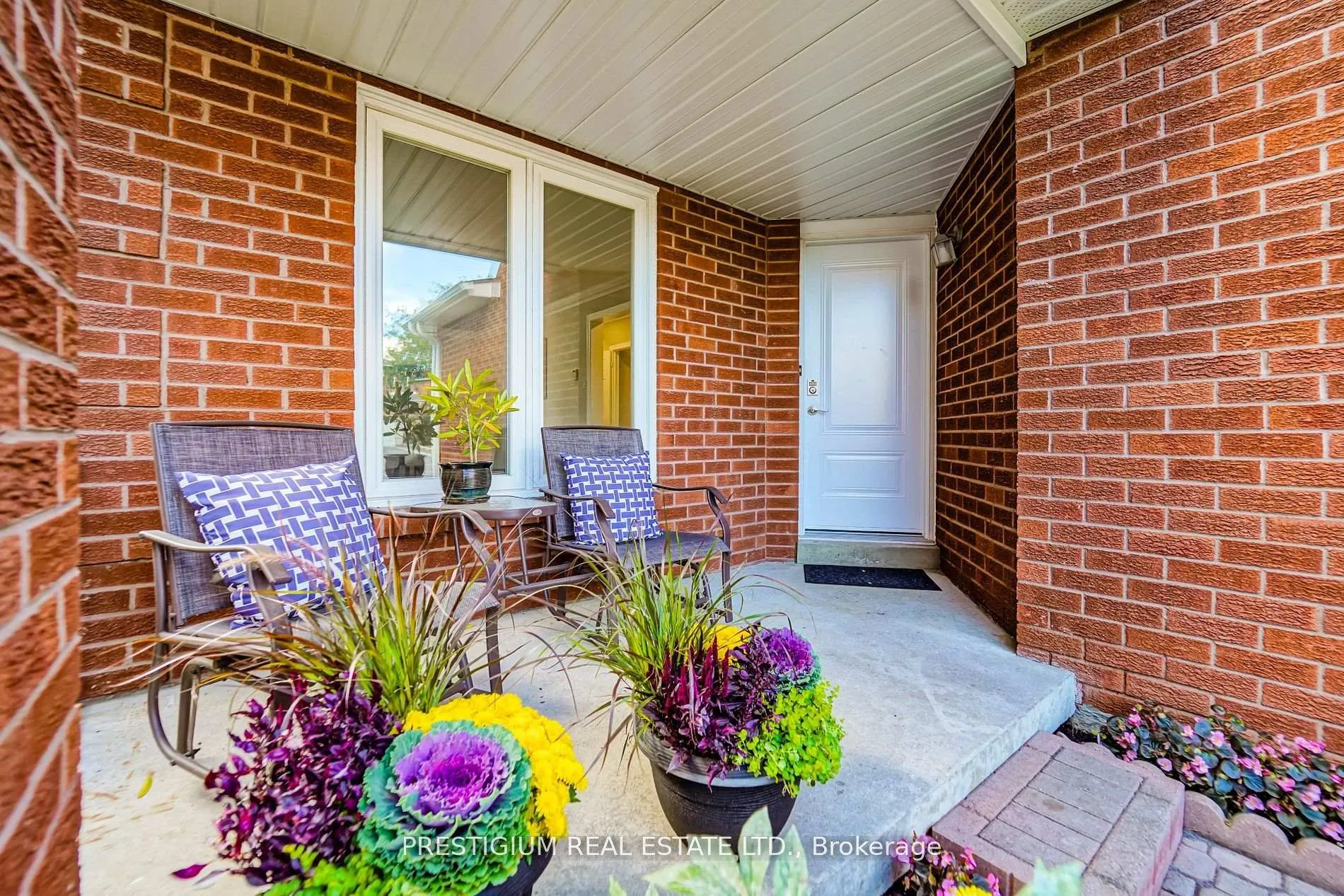 Photo 5 of Unit Upper, 55 Fifefield Drive, Vaughan, Maple — HOMEH