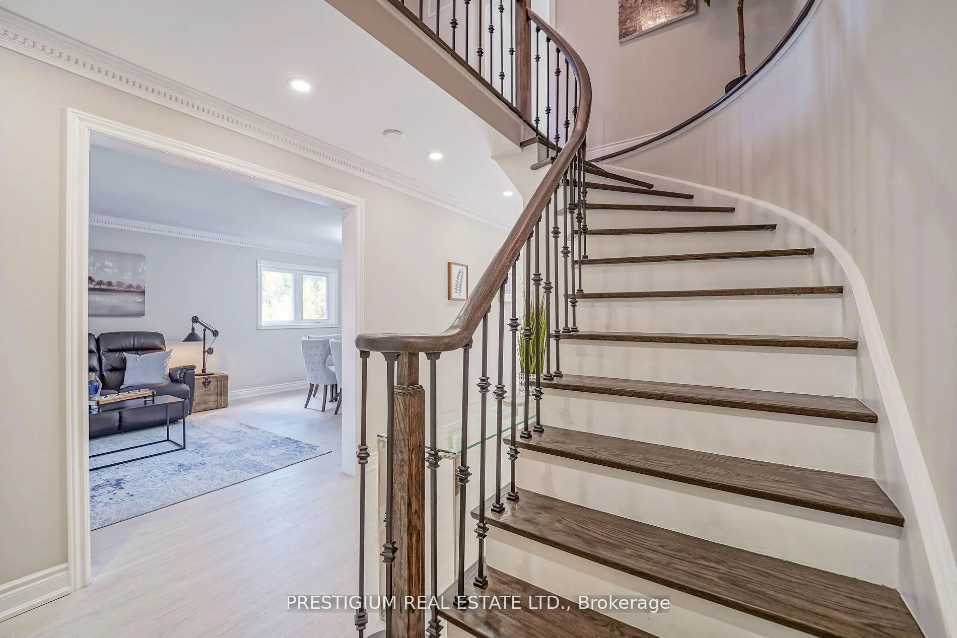 Photo 6 of Unit Upper, 55 Fifefield Drive, Vaughan, Maple — HOMEH