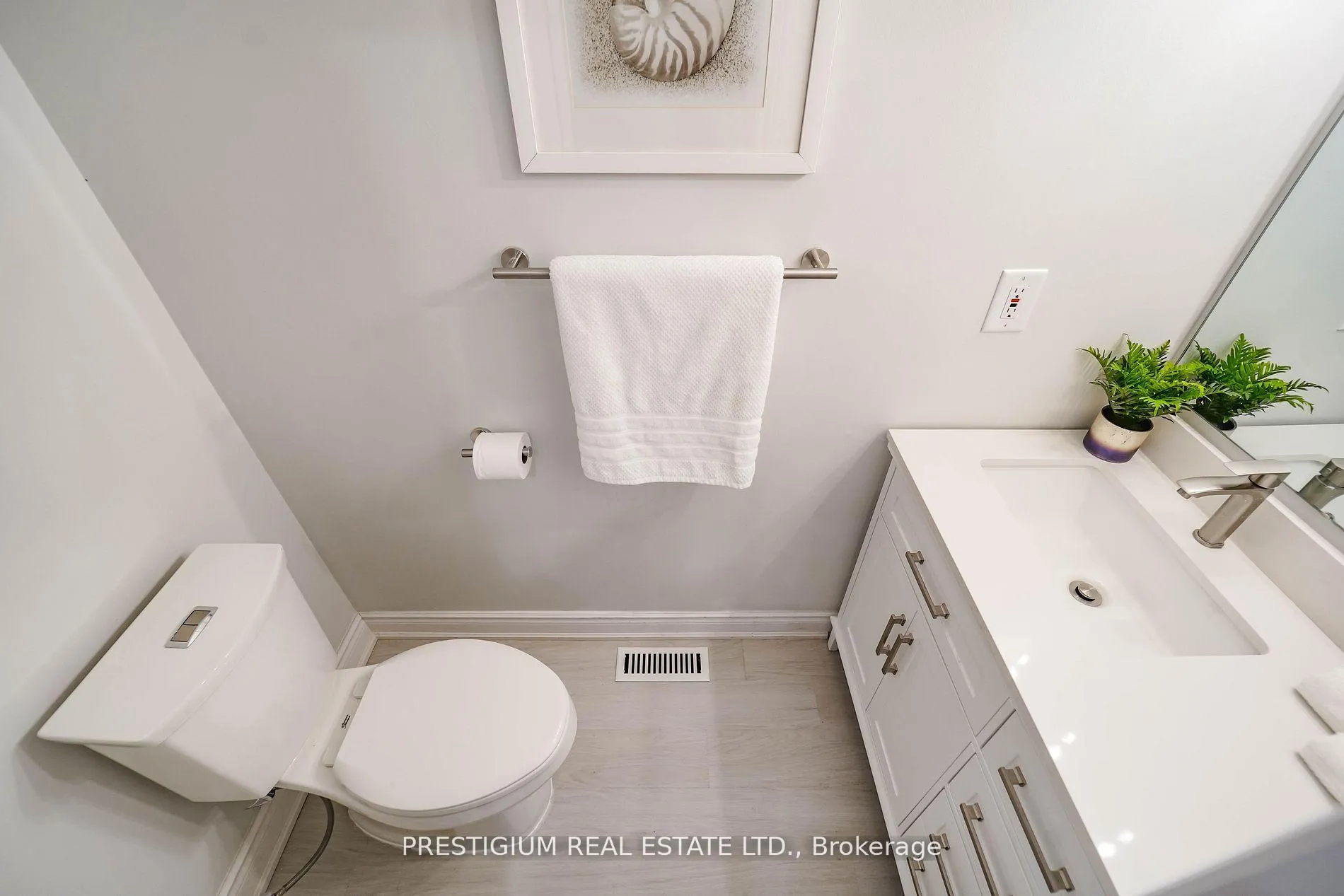 Photo 11 of Unit Upper, 55 Fifefield Drive, Vaughan, Maple — HOMEH