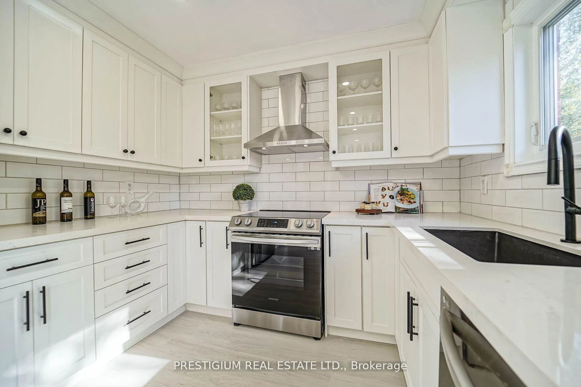 Photo 13 of Unit Upper, 55 Fifefield Drive, Vaughan, Maple — HOMEH