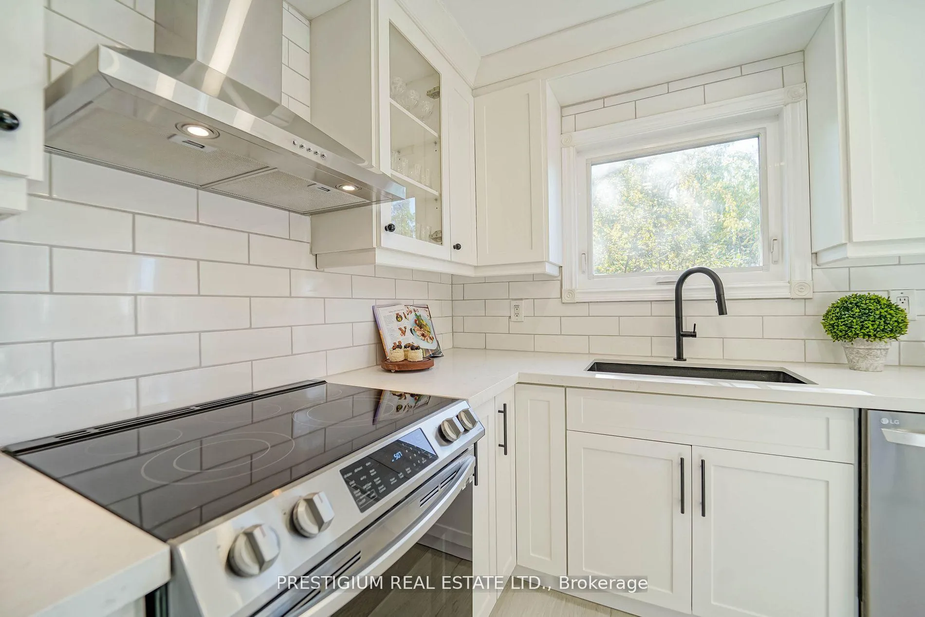Photo 14 of Unit Upper, 55 Fifefield Drive, Vaughan, Maple — HOMEH
