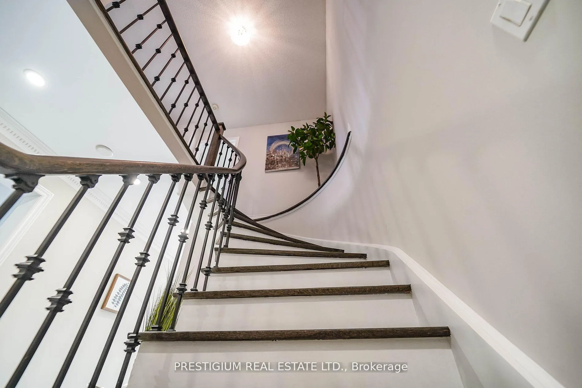 Photo 18 of Unit Upper, 55 Fifefield Drive, Vaughan, Maple — HOMEH