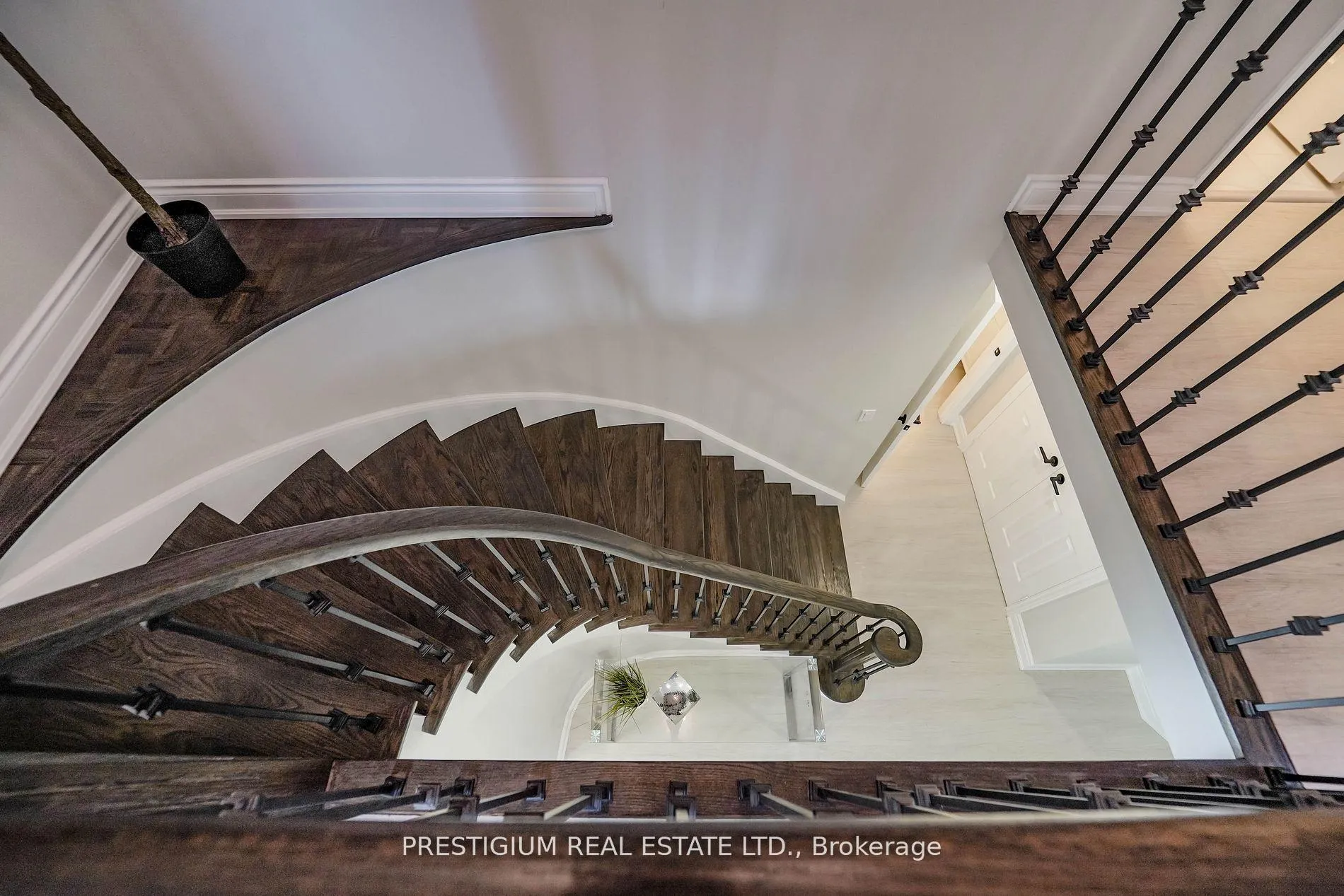 Photo 19 of Unit Upper, 55 Fifefield Drive, Vaughan, Maple — HOMEH
