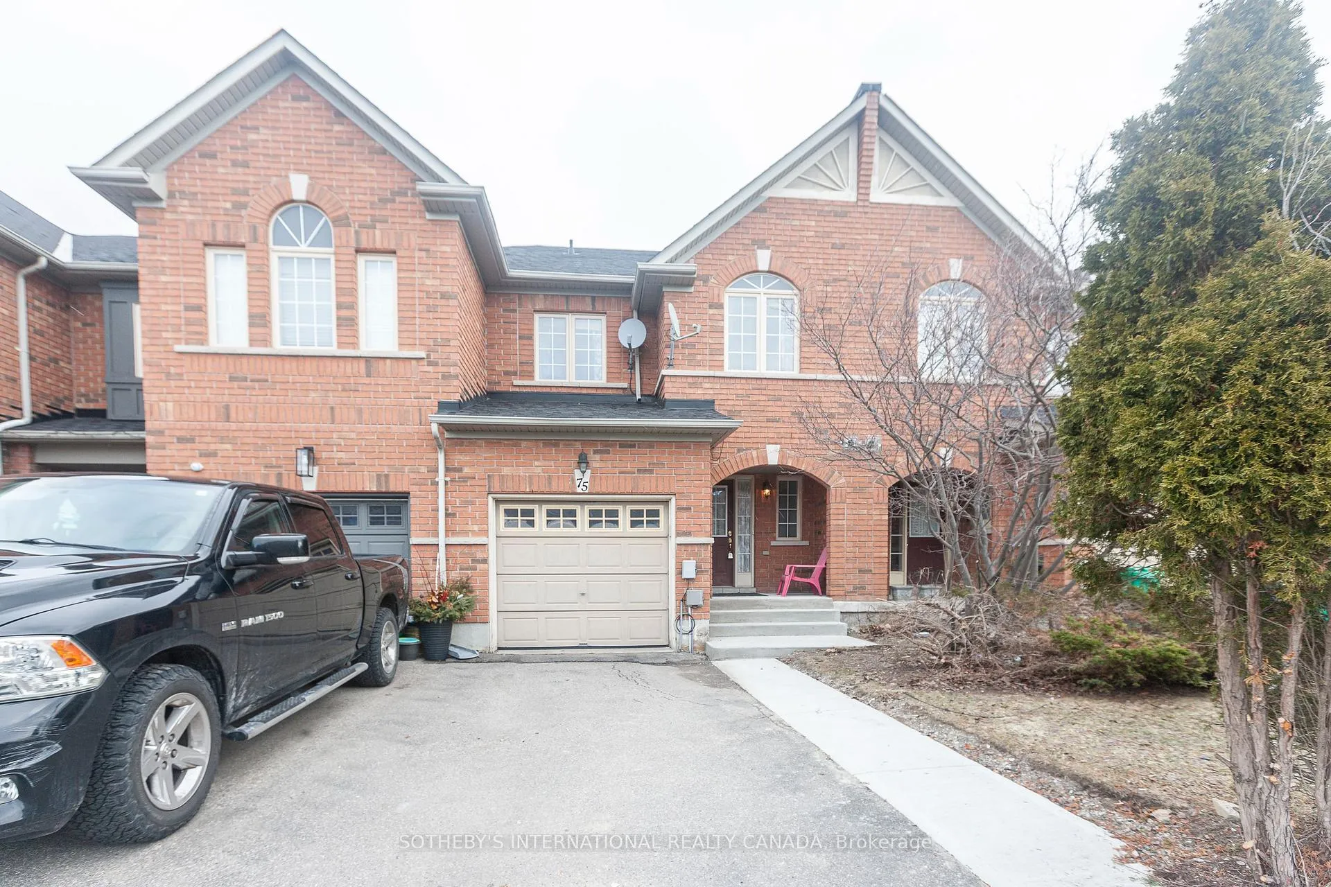 Front of 75 Rockgarden Trail