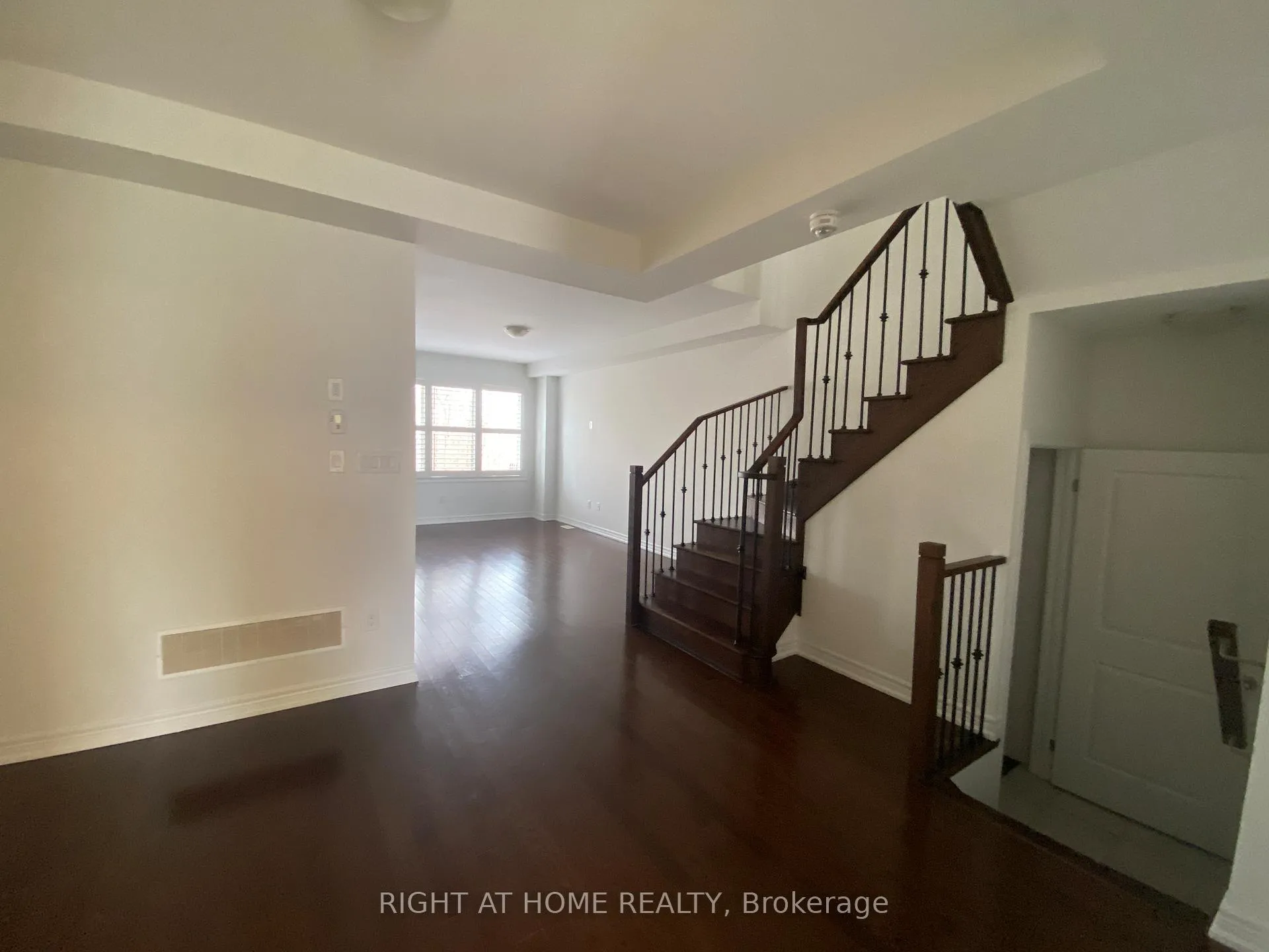 Photo 2 of 2124 Dale Road, Innisfil, Alcona — HOMEH
