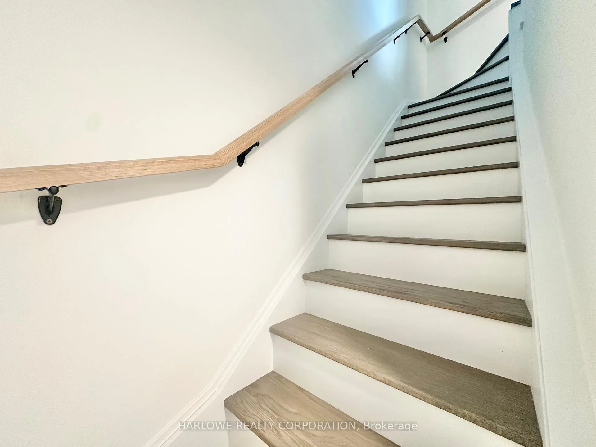 Photo 6 of Unit 172 E, 1610 Charles Street E, Whitby, Port Whitby — HOMEH