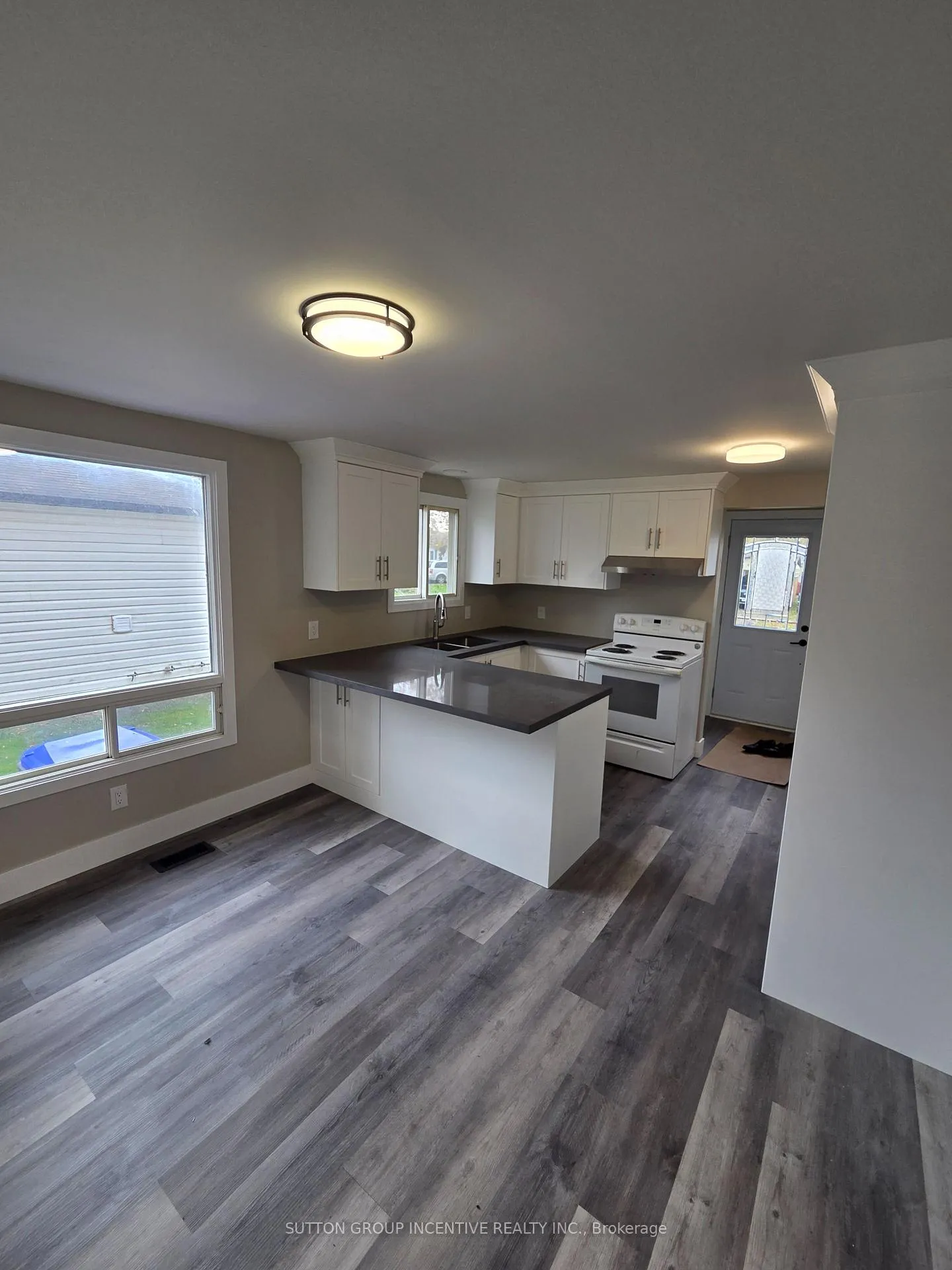 Photo 4 of 39 Royal Oak Drive, Innisfil, Cookstown — HOMEH