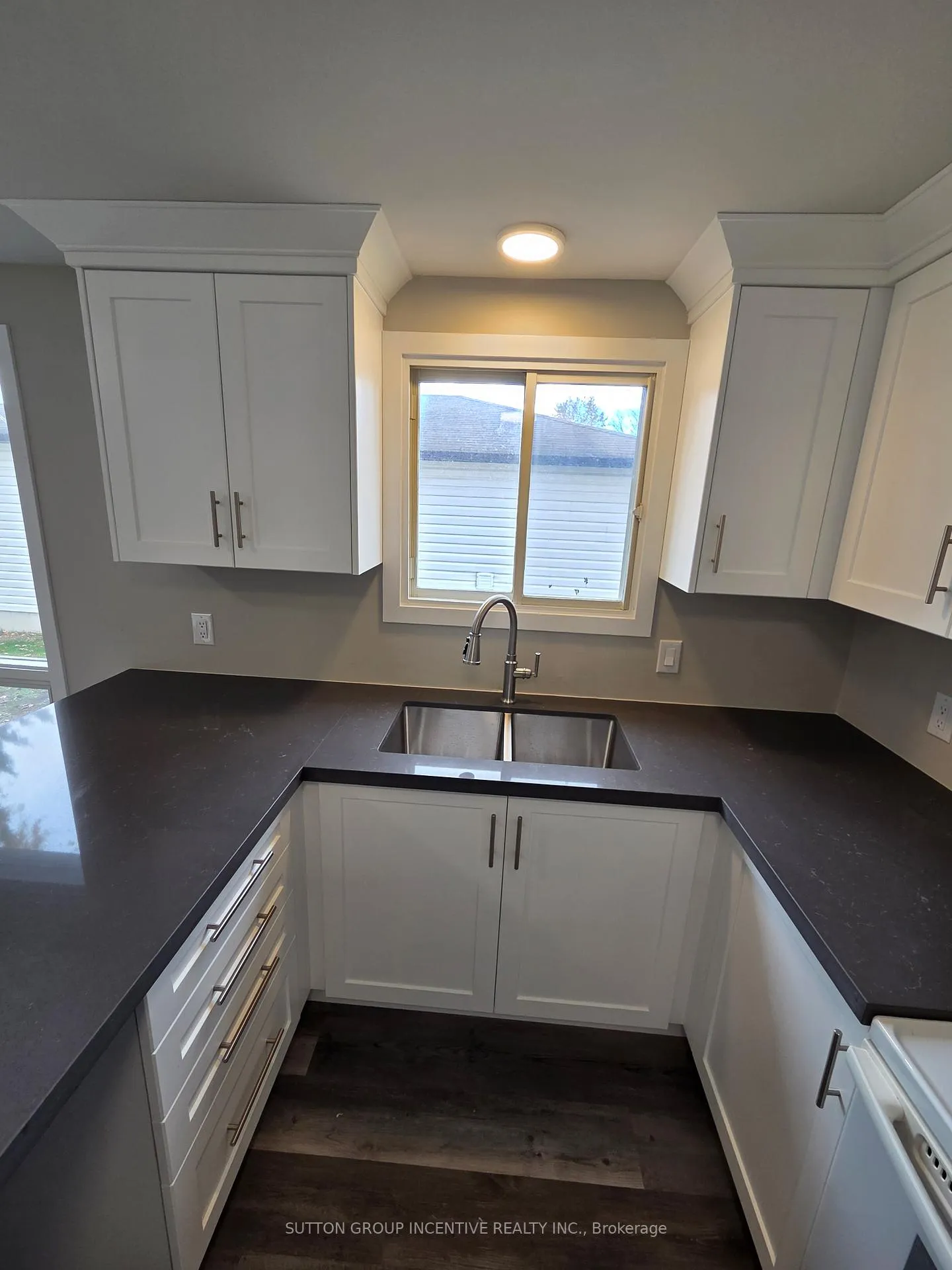 Photo 8 of 39 Royal Oak Drive, Innisfil, Cookstown — HOMEH