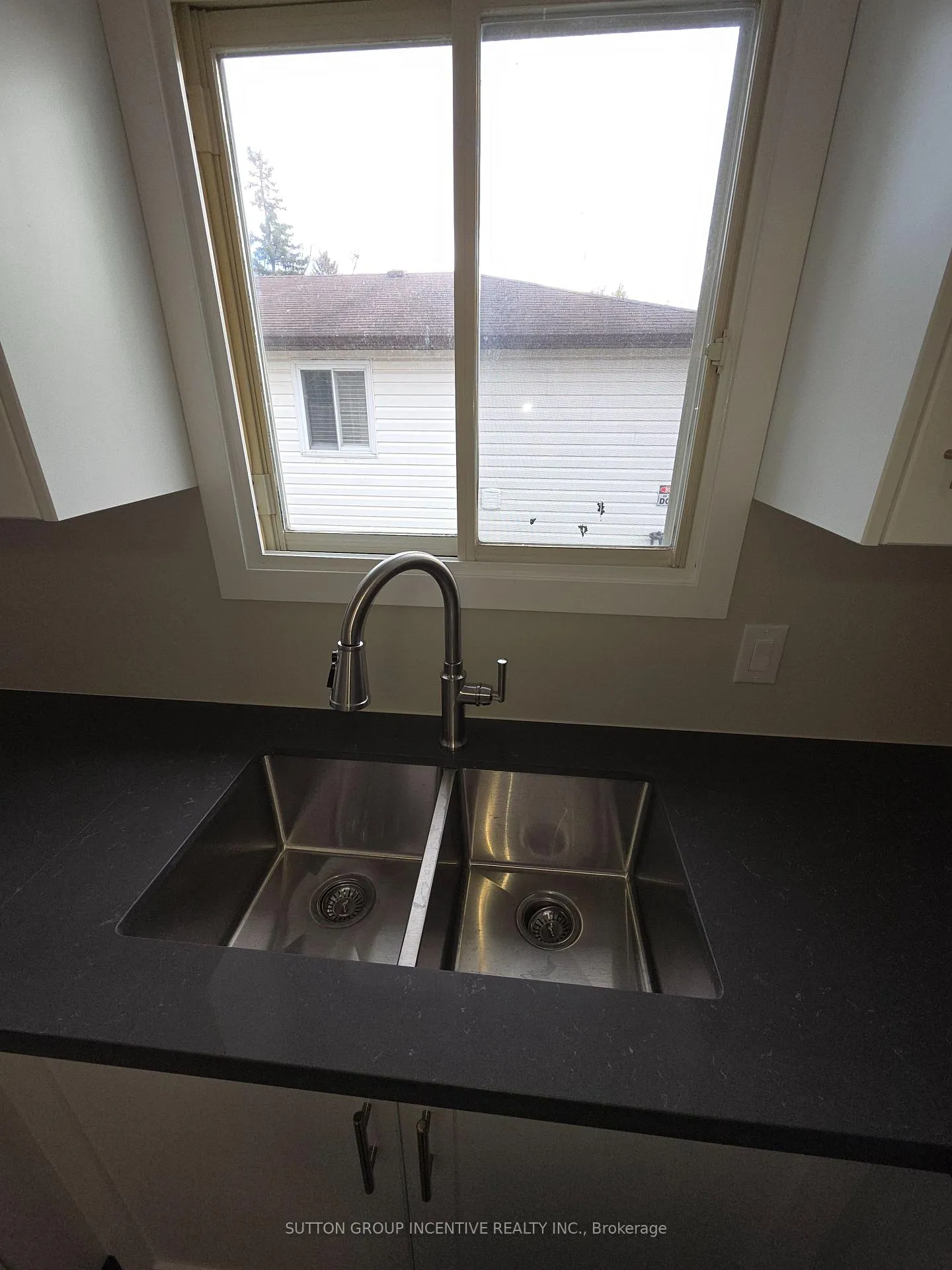 Photo 9 of 39 Royal Oak Drive, Innisfil, Cookstown — HOMEH