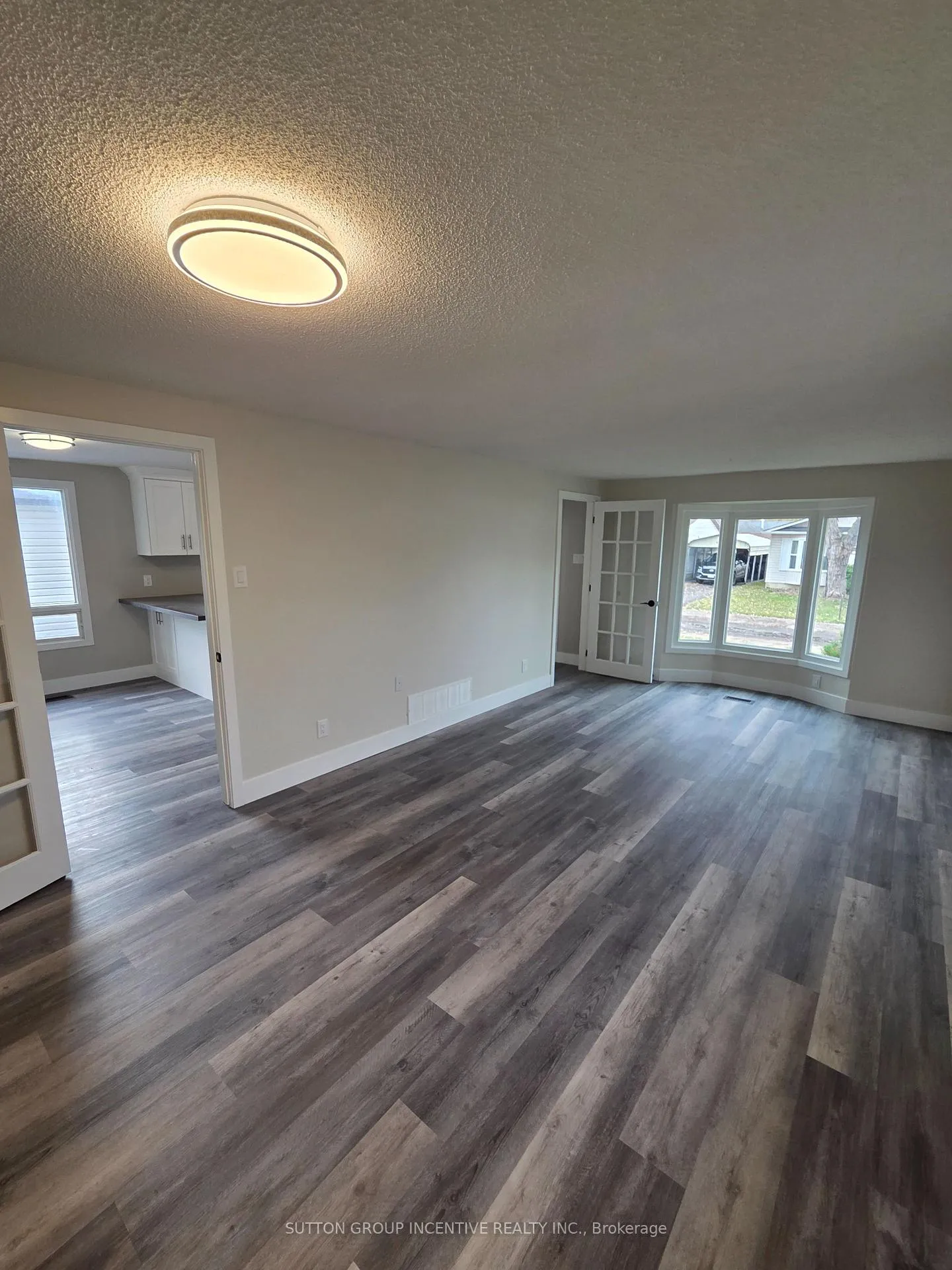 Photo 10 of 39 Royal Oak Drive, Innisfil, Cookstown — HOMEH