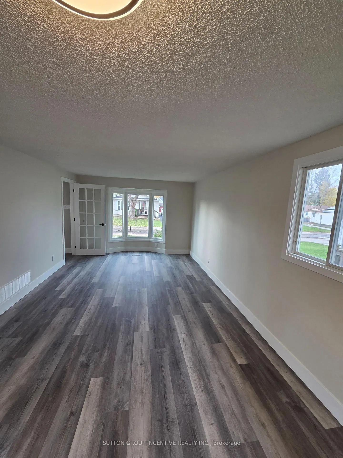 Photo 11 of 39 Royal Oak Drive, Innisfil, Cookstown — HOMEH