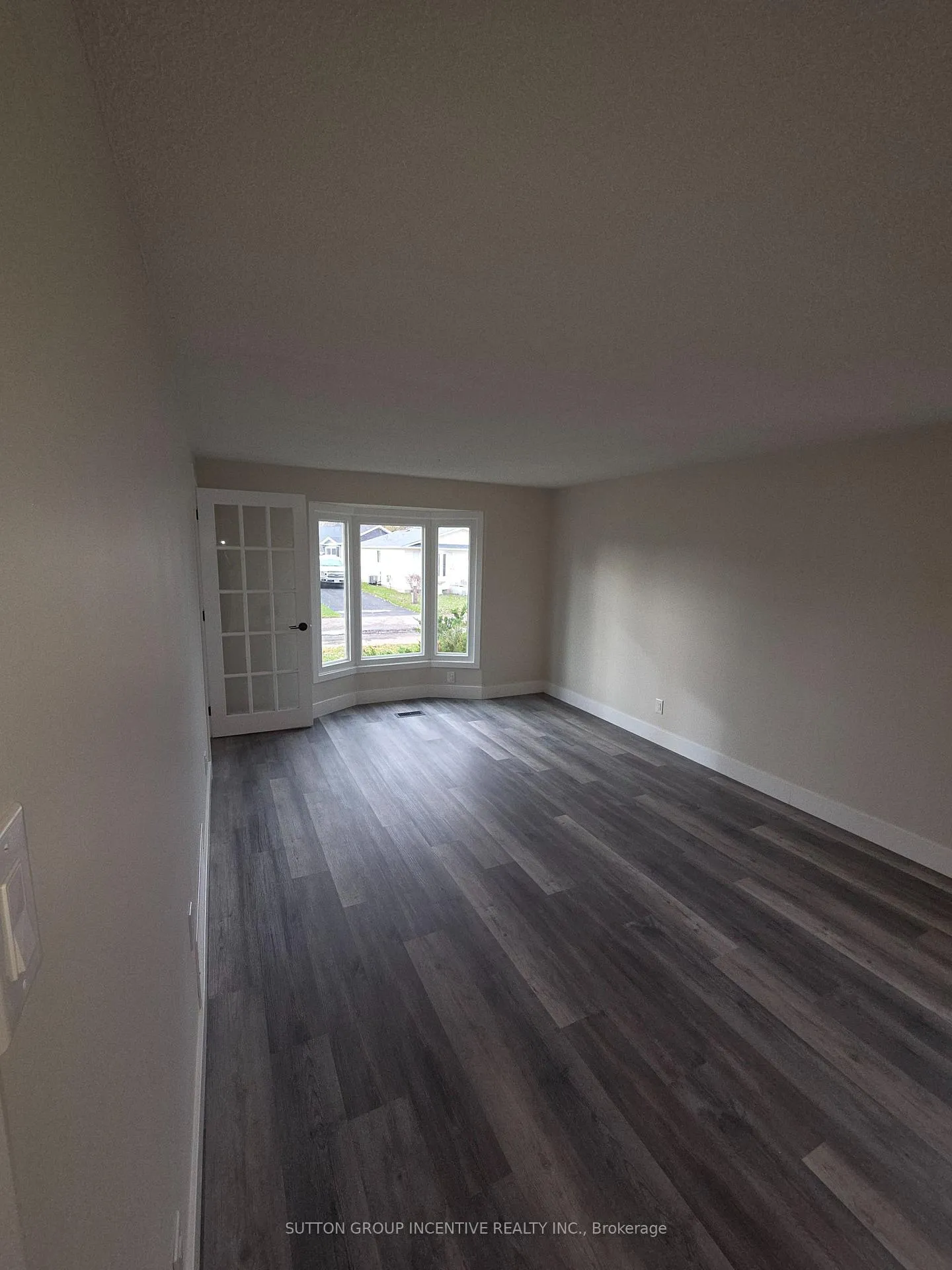 Photo 12 of 39 Royal Oak Drive, Innisfil, Cookstown — HOMEH