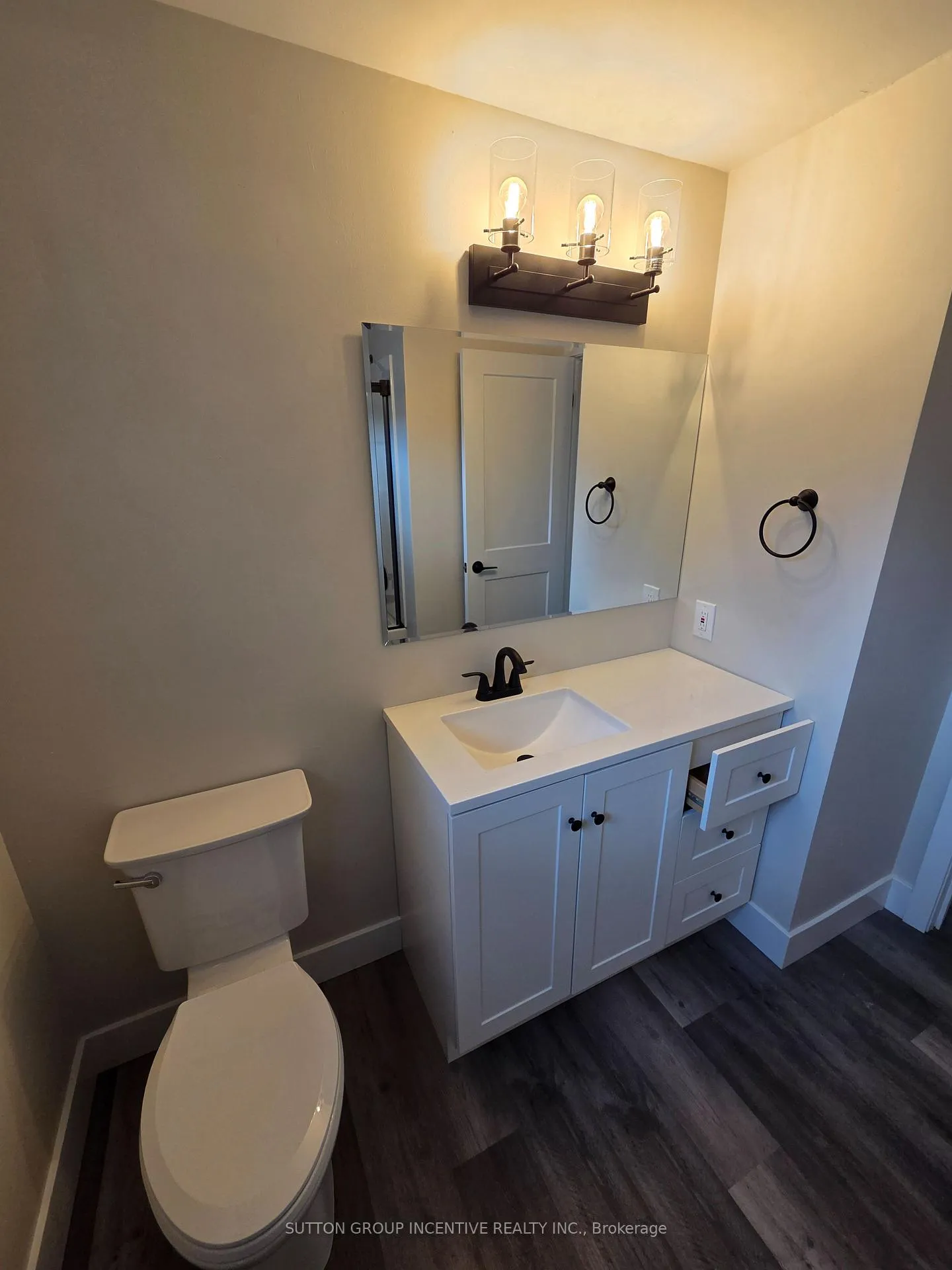 Photo 15 of 39 Royal Oak Drive, Innisfil, Cookstown — HOMEH