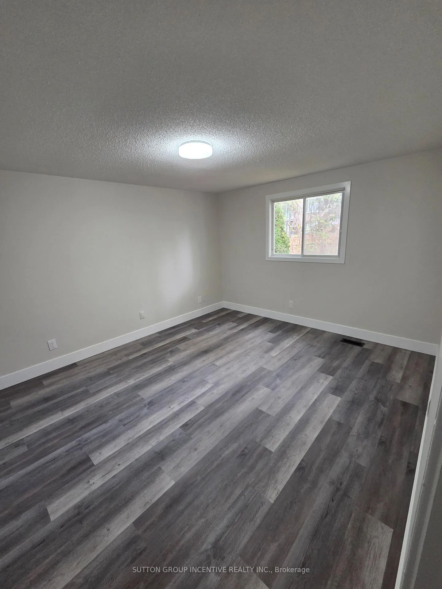 Photo 19 of 39 Royal Oak Drive, Innisfil, Cookstown — HOMEH